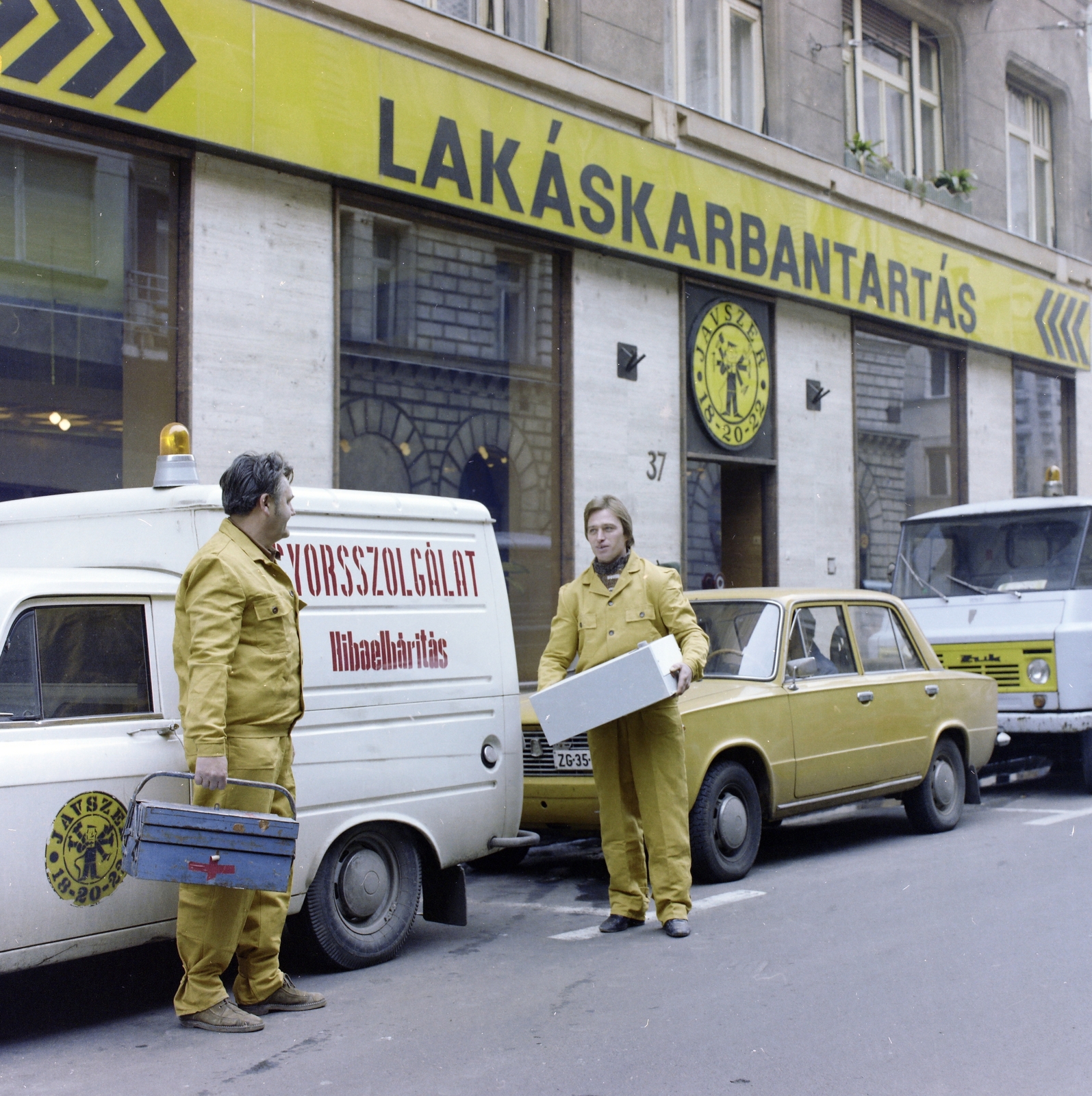 Hungary, Budapest VII., Dohány utca 37., JAVSZER-gyorsszolgálat., 1979, FŐFOTÓ, colorful, Zuk-brand, Budapest, Fortepan #207373