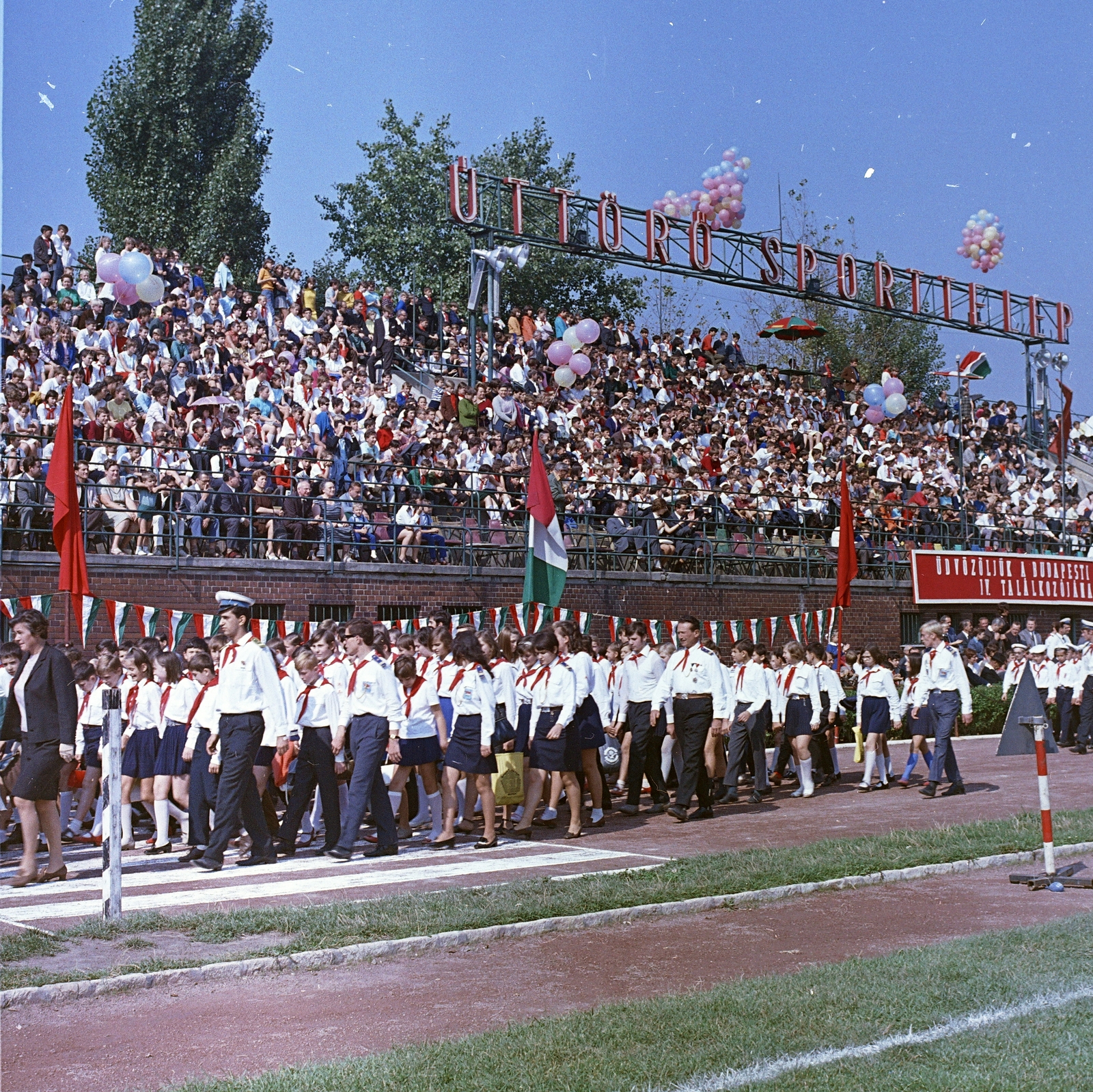 Magyarország, Margitsziget, Budapest, Úttörő sporttelep / Úttörő stadion (később Margitszigeti Atlétikai Centrum), a Budapesti Közlekedési Úttörők IV. találkozója 1969. szeptember 14-én., 1969, FŐFOTÓ, Fortepan #207384