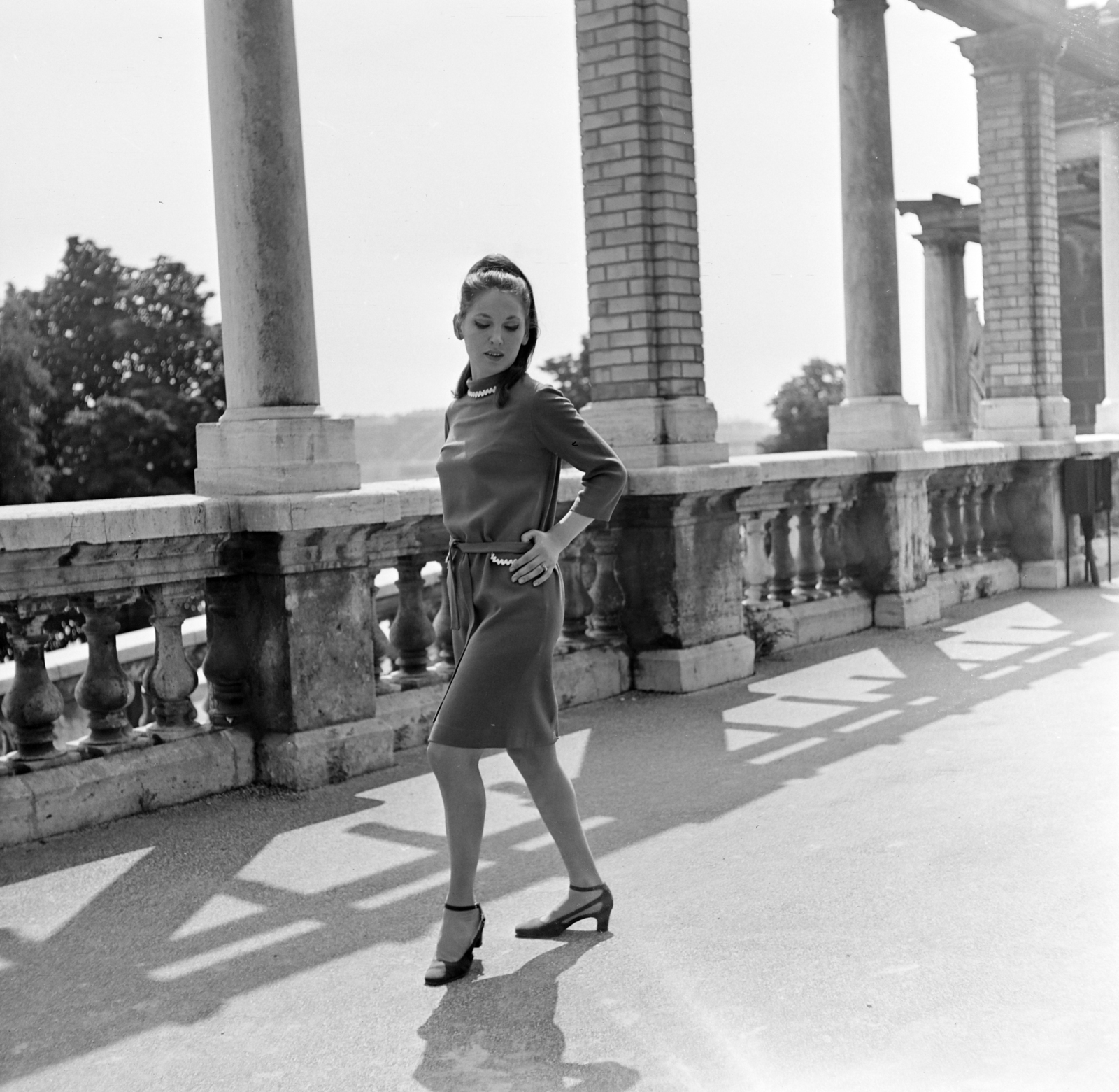 Hungary, Budapest I., Várkert Bazár, Budai Ifjúsági Park., 1967, FŐFOTÓ, Budapest, advertising photography, fashion photography, posture, Fortepan #207444