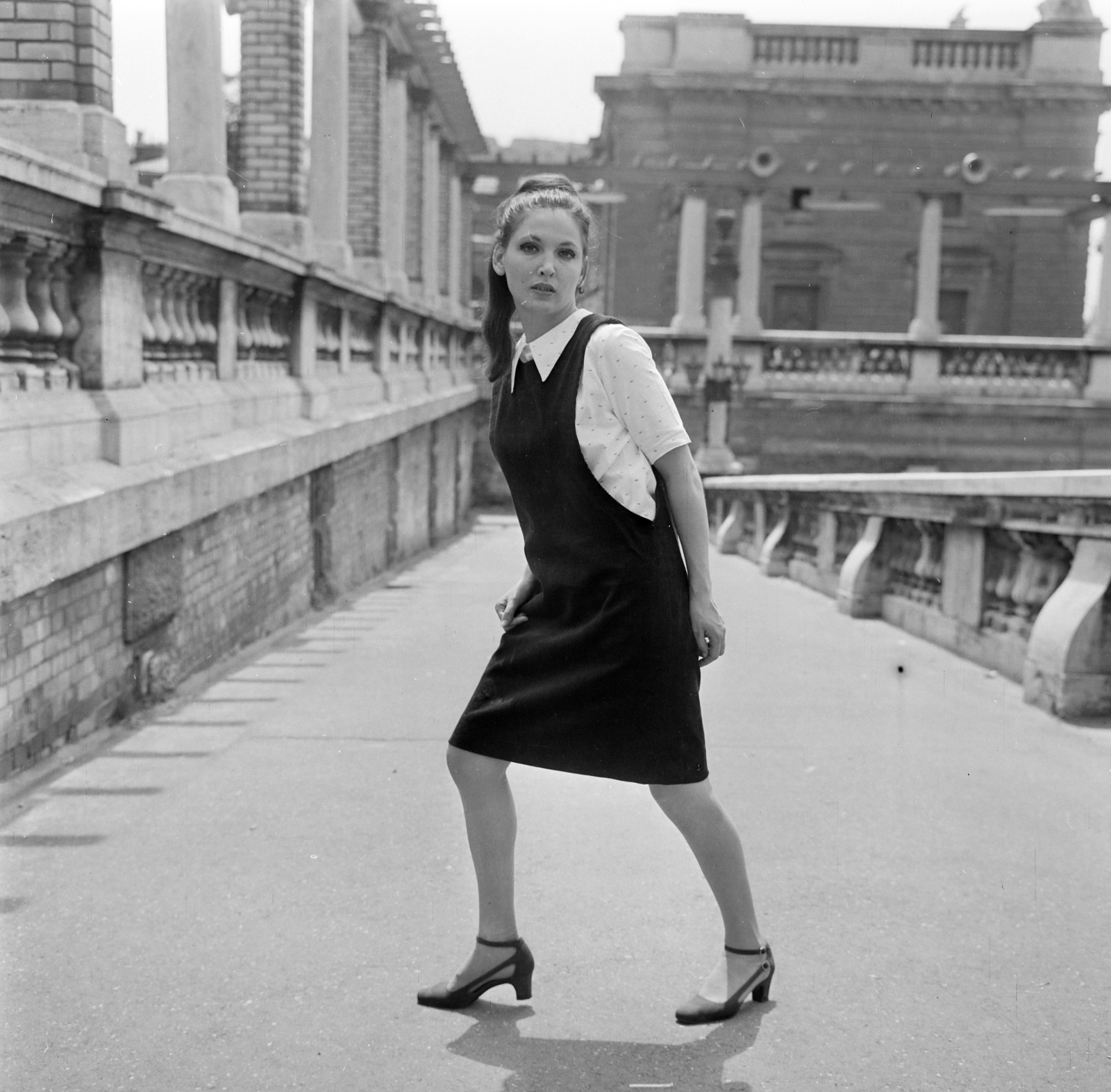 Hungary, Budapest I., Várkert Bazár, Budai Ifjúsági Park., 1967, FŐFOTÓ, Budapest, advertising photography, fashion photography, posture, Fortepan #207445