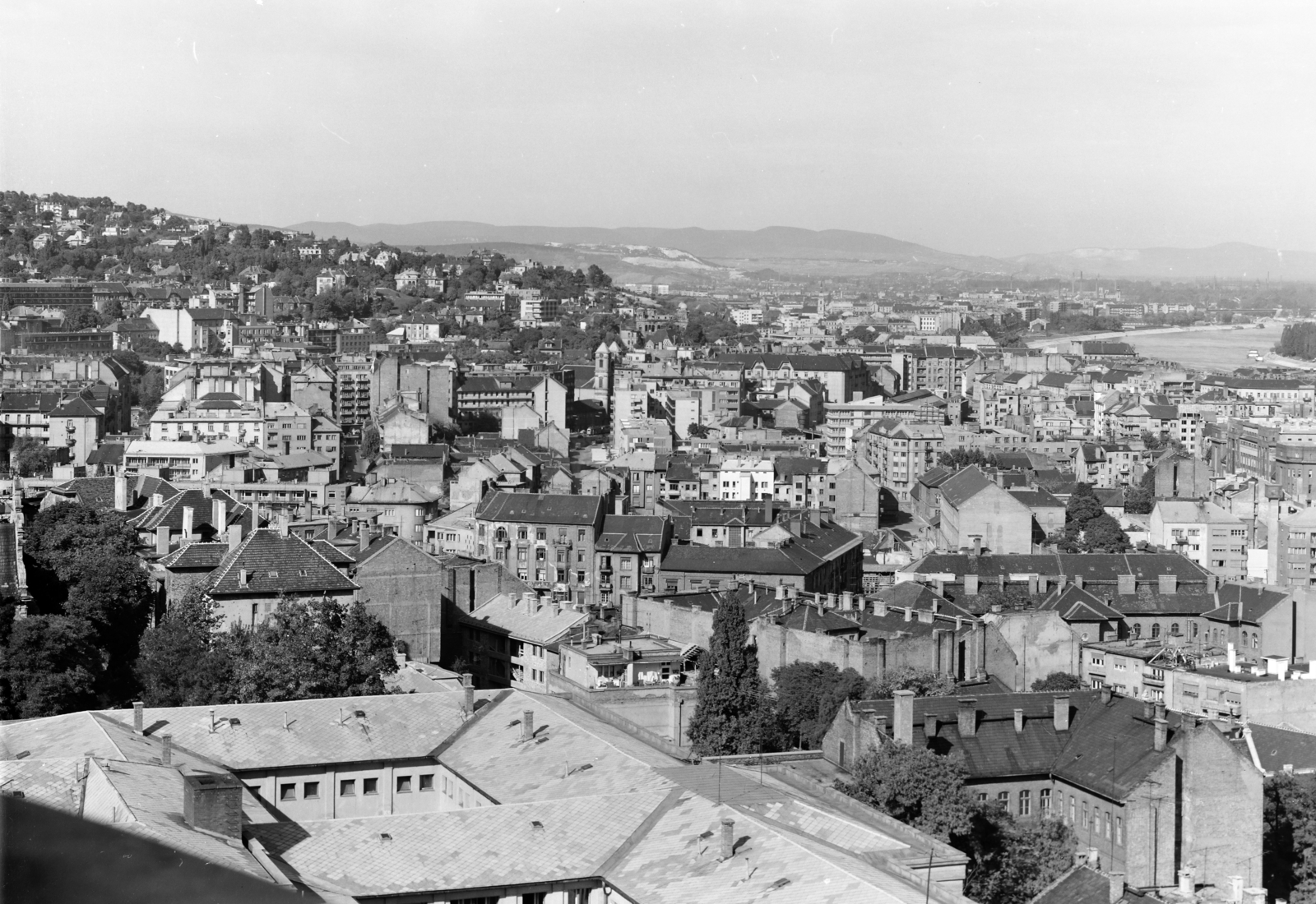 Magyarország, Budapest I.,Budapest II., kilátás a Halászbástyáról a Víziváros és a Rózsadomb felé., 1969, FŐFOTÓ, Budapest, Fortepan #207458