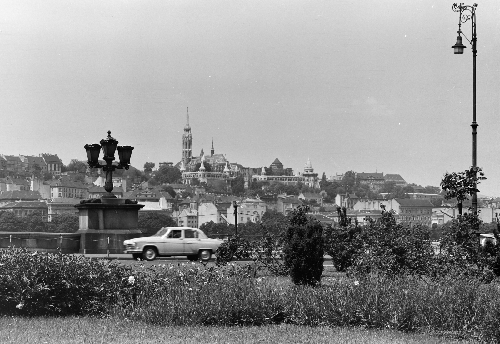 Hungary, Budapest V.,Budapest I., Széchenyi István (Roosevelt) tér, háttérben a budai Vár és a Mátyás-templom., 1969, FŐFOTÓ, Budapest, Fortepan #207478