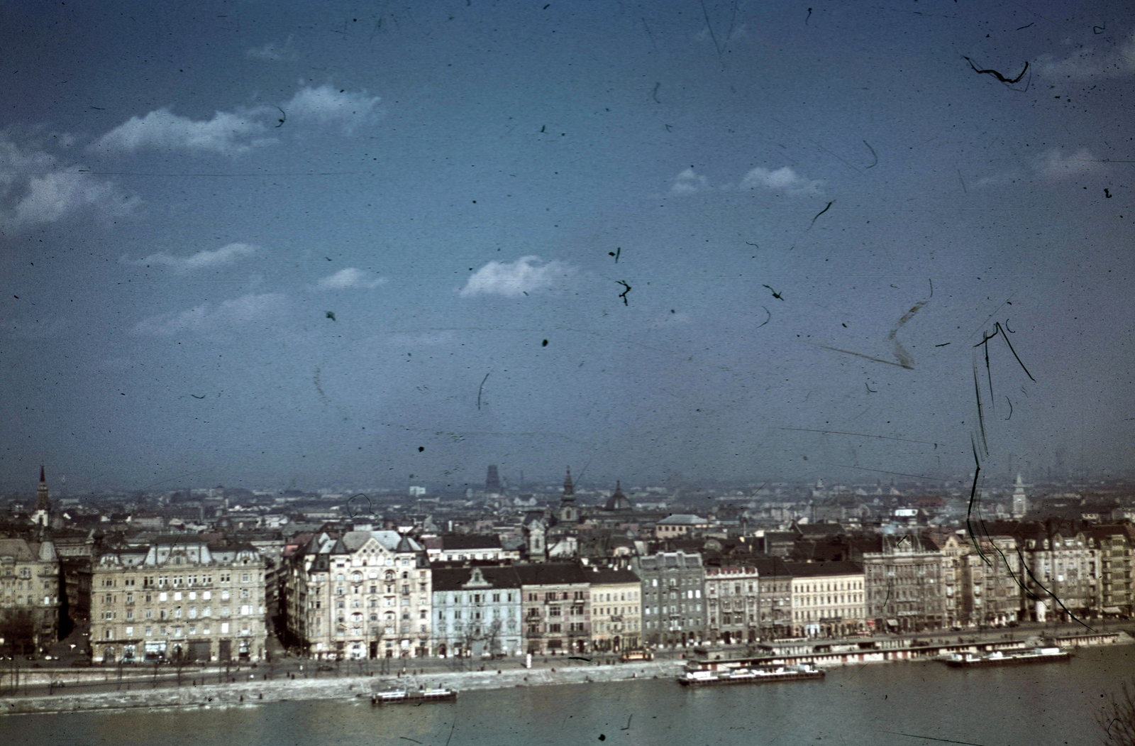 Hungary, Budapest, Pesti látkép a Gellérthegyről, Belgrád (Ferenc József) rakpart az Erzsébet híd és a Szabadság (Ferenc József) híd között., 1940, Fortepan, colorful, picture, Fortepan #20748