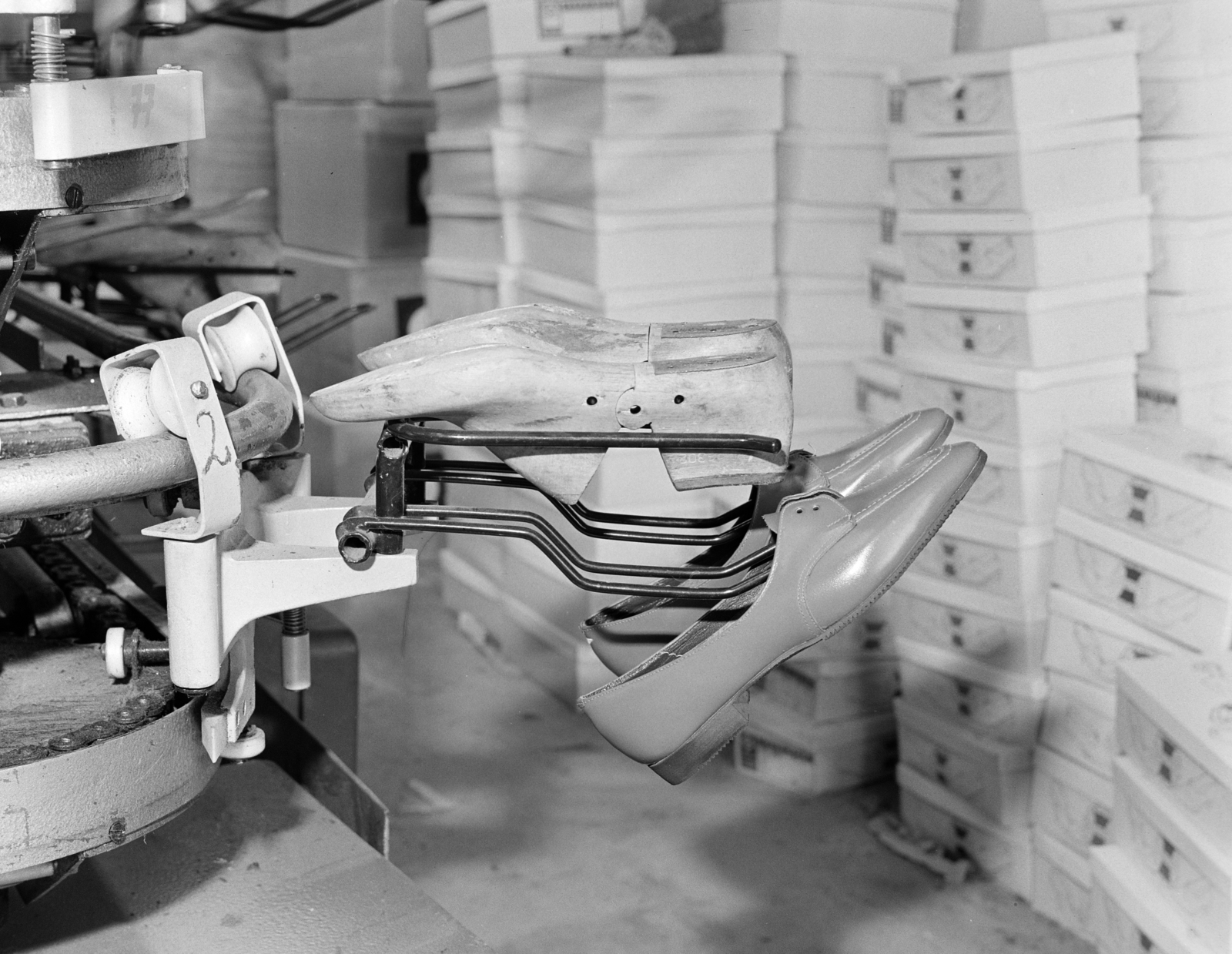 1967, FŐFOTÓ, shoe manufacturing, Fortepan #207503