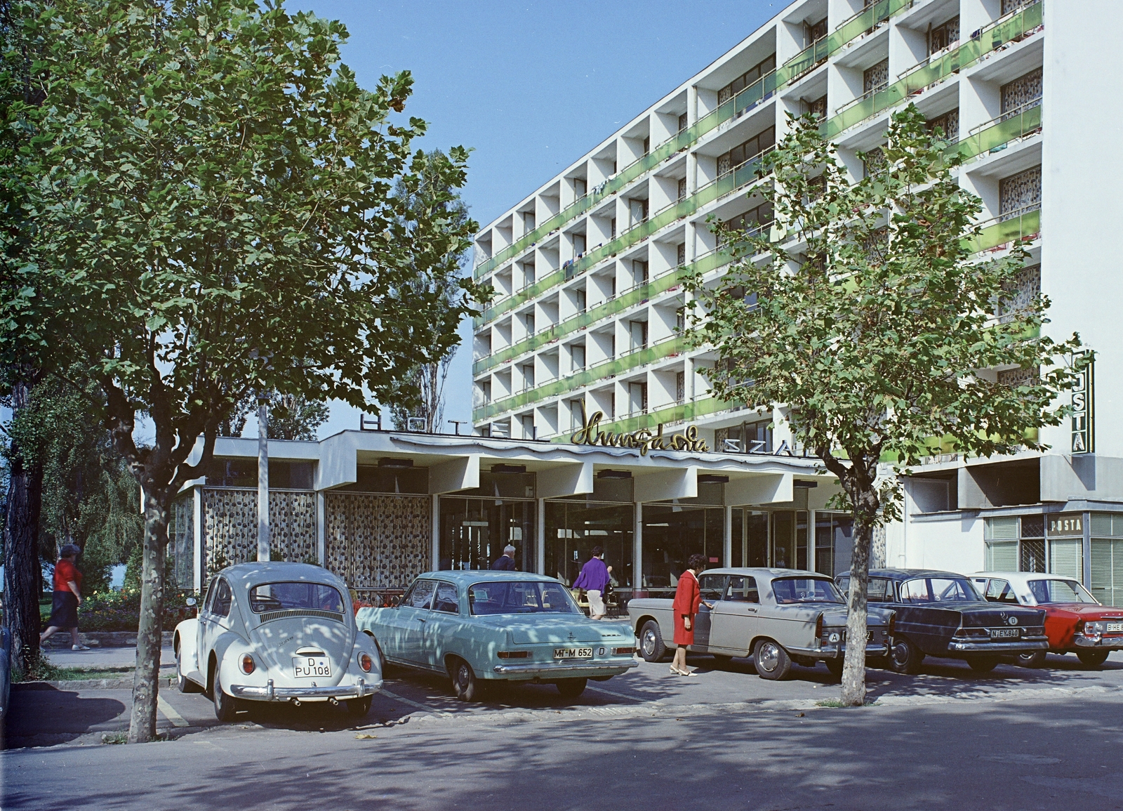 Hungary,Lake Balaton, Siófok, Petőfi sétány, Hotel Hungária., 1967, FŐFOTÓ, Best of, Volkswagen Beetle, Volkswagen-brand, Fortepan #207536