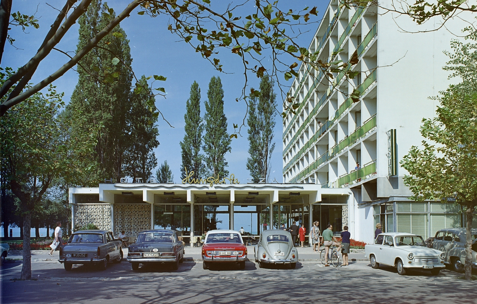 Hungary,Lake Balaton, Siófok, Petőfi sétány, Hotel Hungária., 1967, FŐFOTÓ, Best of, Volkswagen Beetle, Volkswagen-brand, Fortepan #207537