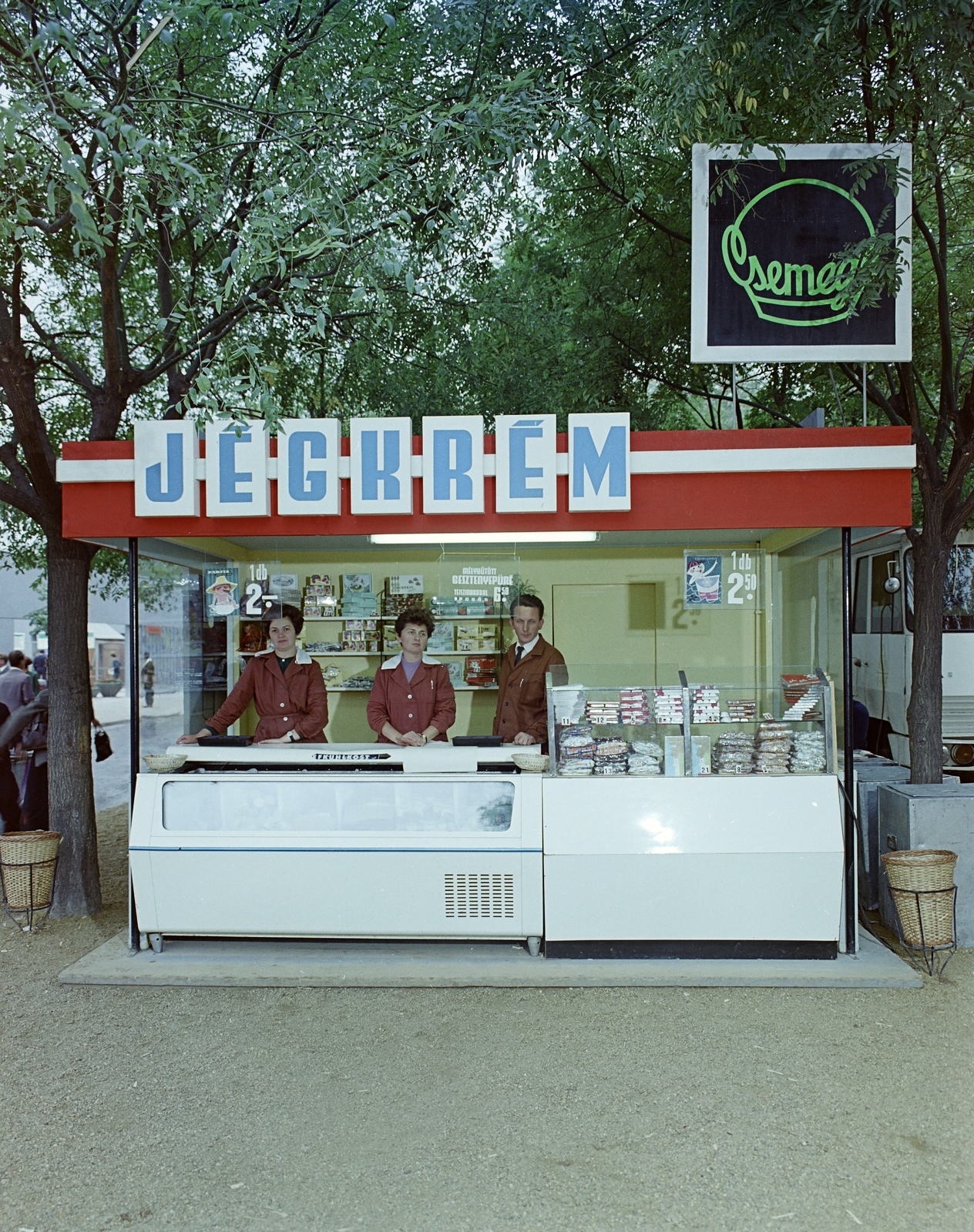 Hungary, Budapest X., Mezőgazdasági Kiállítás az Albertirsai úti vásár területén., 1967, FŐFOTÓ, Csemege enterprise, Budapest, ice cream, Fortepan #207545