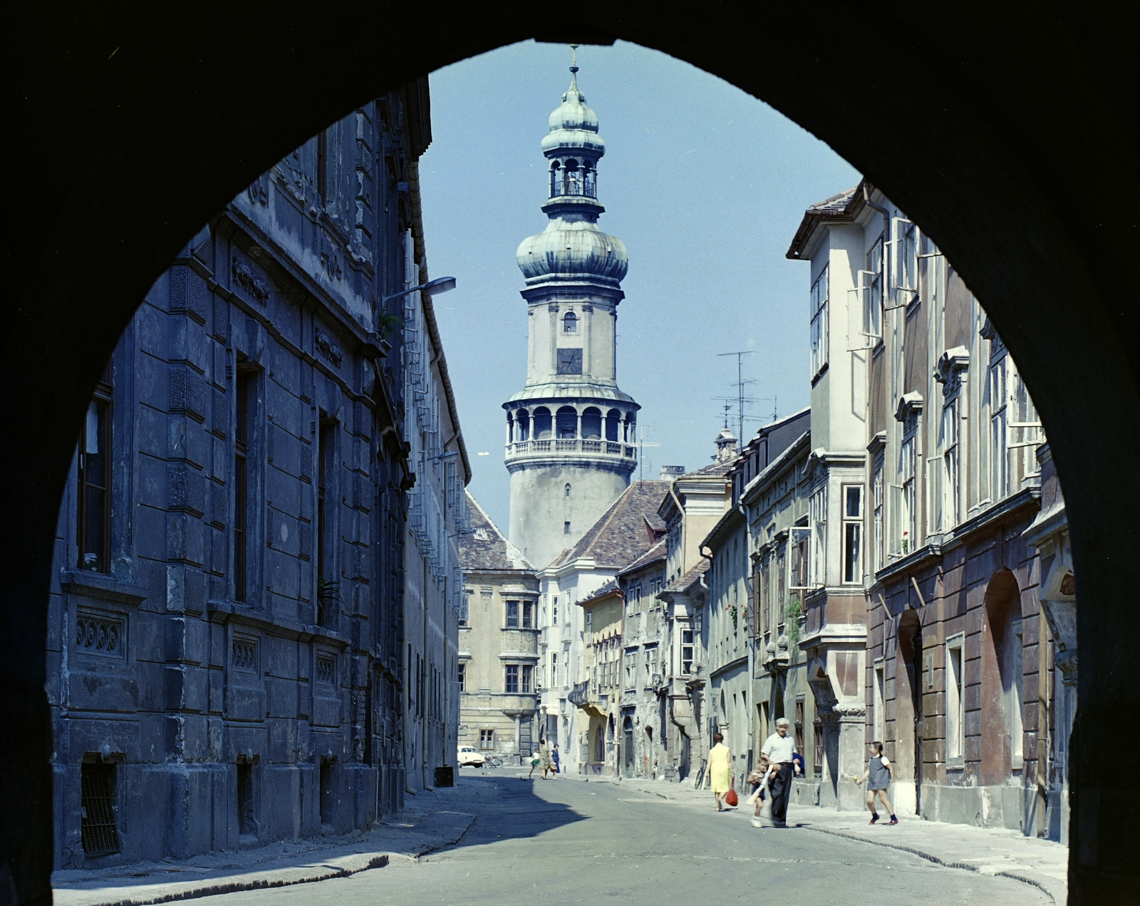 Hungary, Sopron, Kolostor utca a Fő (Beloiannisz) tér felé nézve, háttérben a Tűztorony., 1967, FŐFOTÓ, colorful, Fortepan #207553