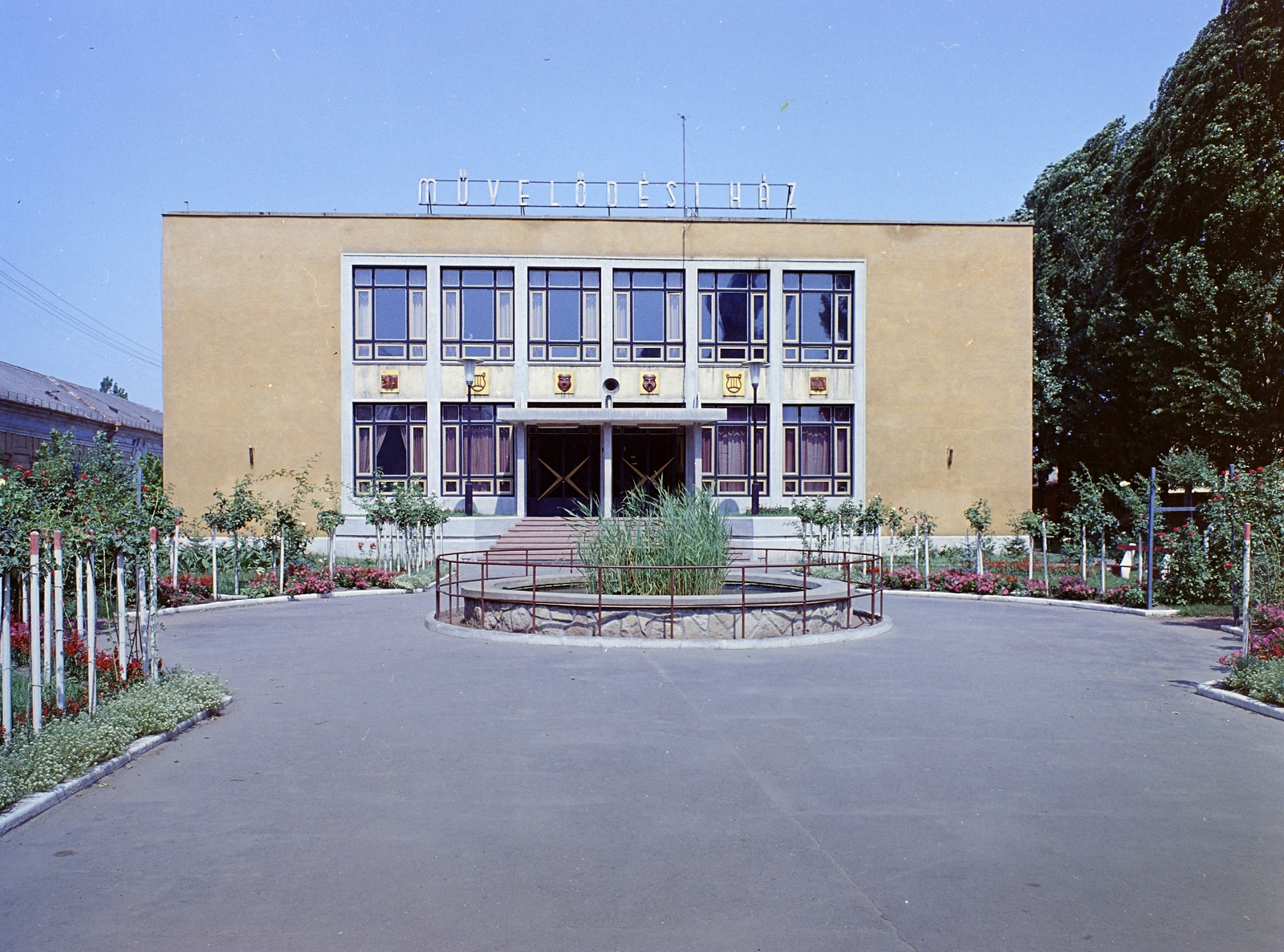 Hungary, Hősök tere, Művelődési Ház (később Konecsni György Művelődési Központ, Tájház és Városi Könyvtár)., 1967, FŐFOTÓ, Fortepan #207595