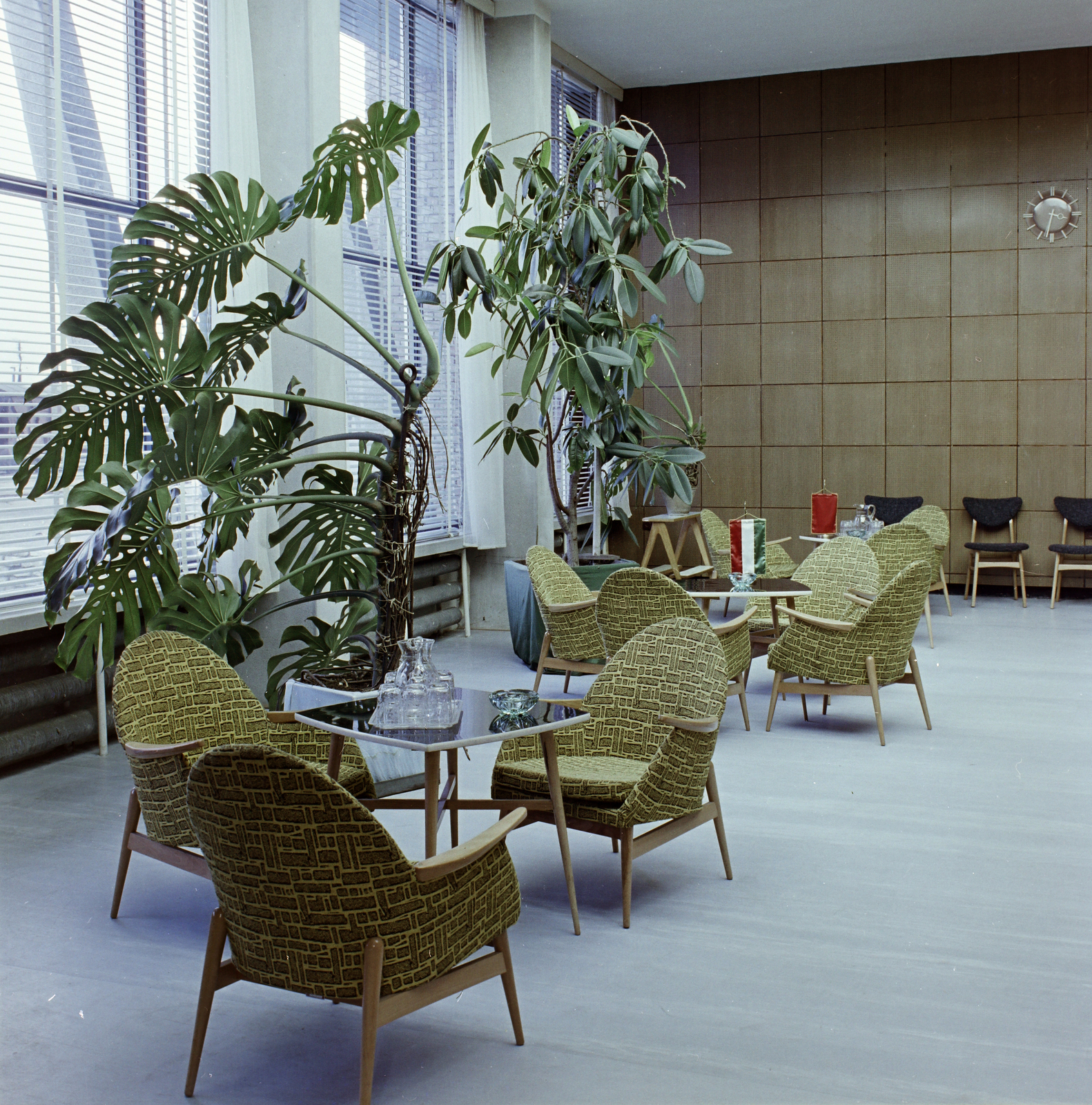 Hungary, Záhony, Utasellátó Vállalt tranzit büféje a pályaudvaron., 1967, FŐFOTÓ, colorful, Pragotron-brand, Fortepan #207605