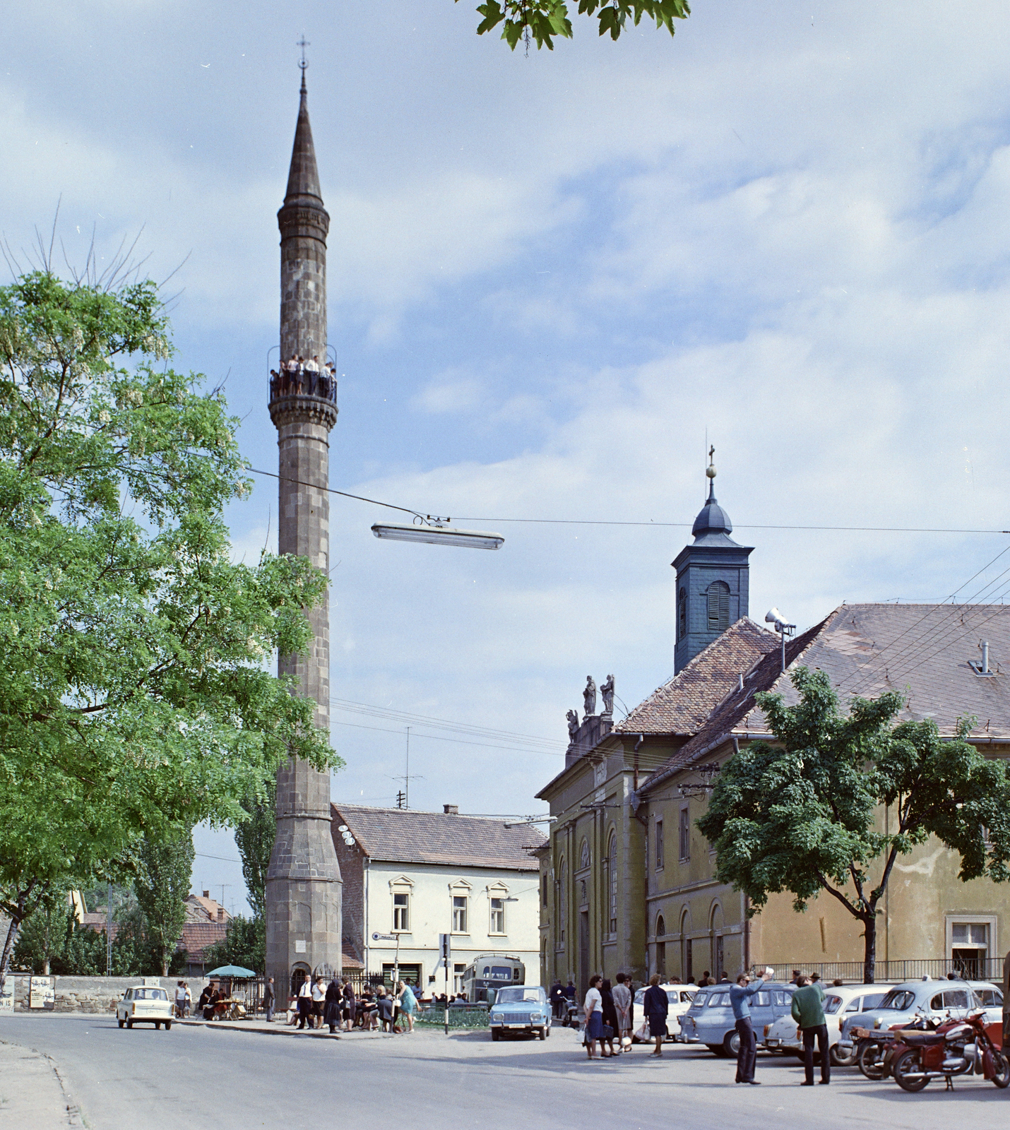 Hungary, Eger, Minaret a Knézich Károly utcából nézve, jobbra a Szent Sebestyén vértanú templom (volt Irgalmasok temploma)., 1967, FŐFOTÓ, colorful, Fortepan #207609