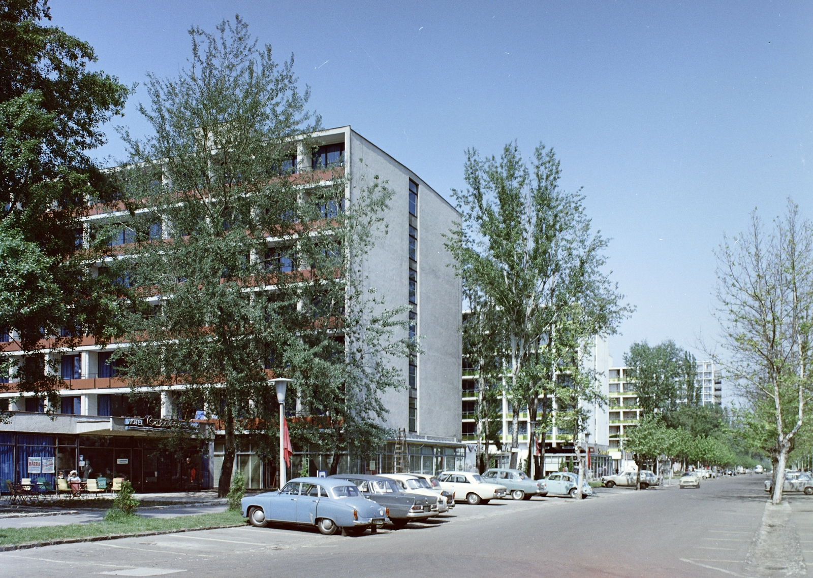 Hungary,Lake Balaton, Siófok, Petőfi sétány, szállodasor, balra a Hotel Balaton., 1967, FŐFOTÓ, colorful, Fortepan #207615