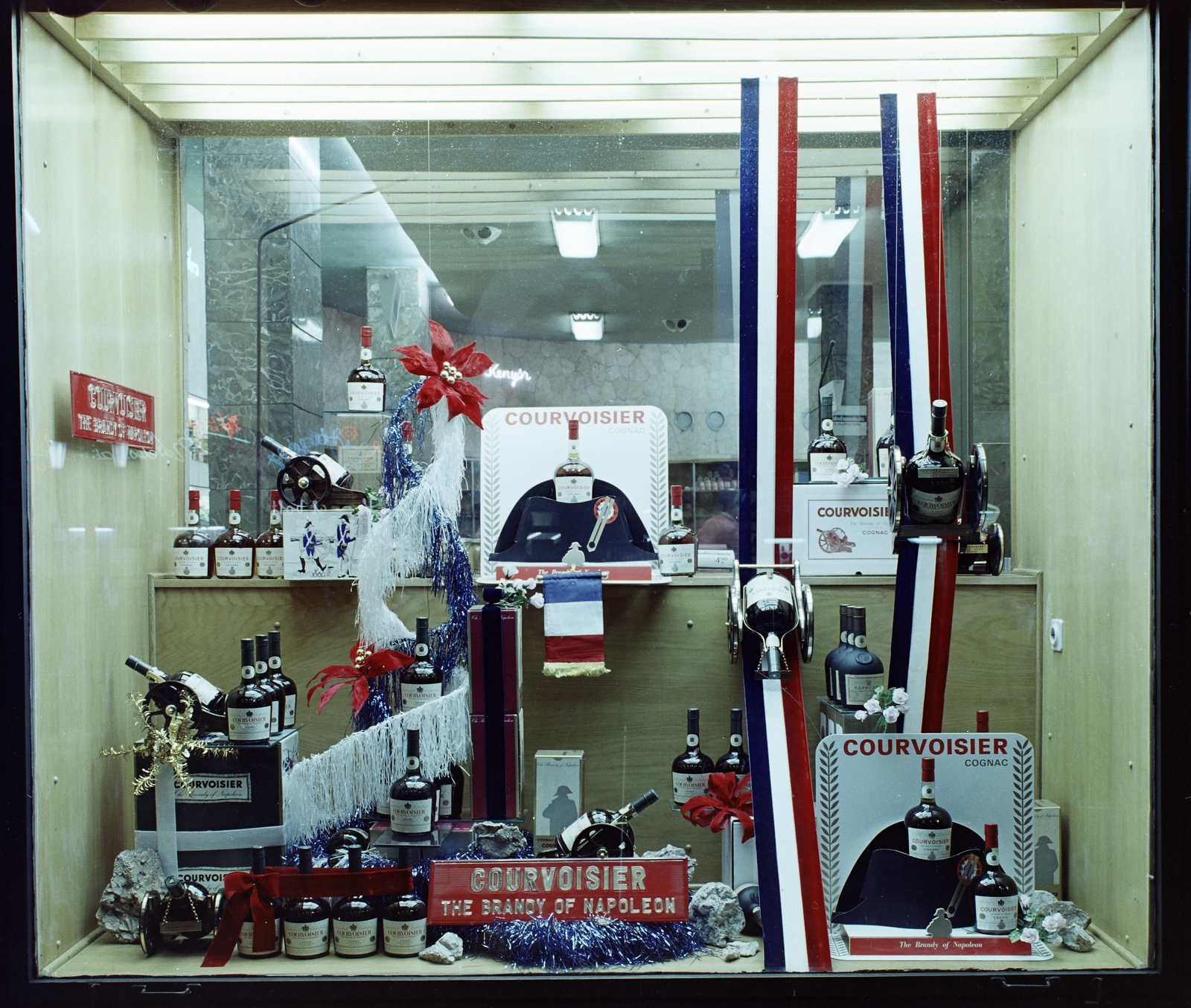 1967, FŐFOTÓ, colorful, Show window, liquor, Fortepan #207625