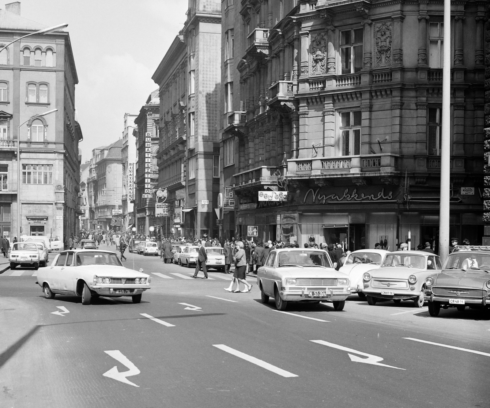 Hungary, Budapest V., Váci utca, jobbra a Kígyó utca., 1968, FŐFOTÓ, Budapest, Fortepan #207657