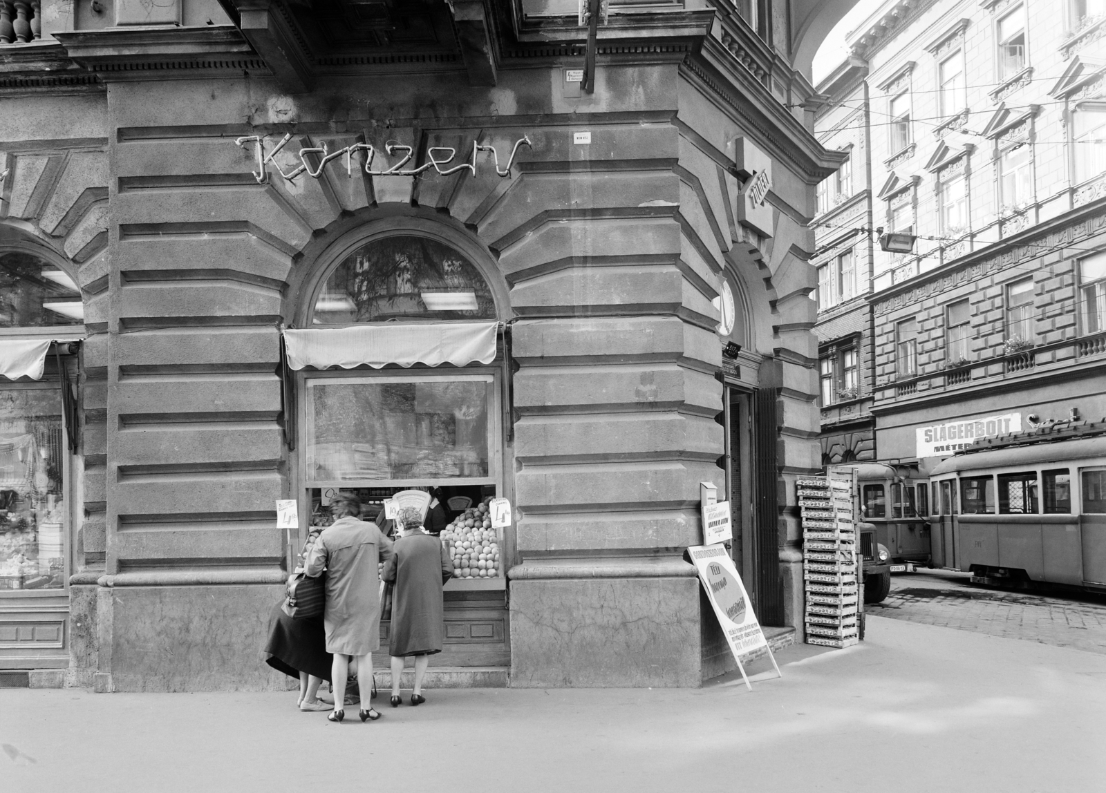 Hungary, Budapest V., a Szent István körút 29-es számú ház a Bihari János utca sarkán., 1968, FŐFOTÓ, Budapest, Fortepan #207661