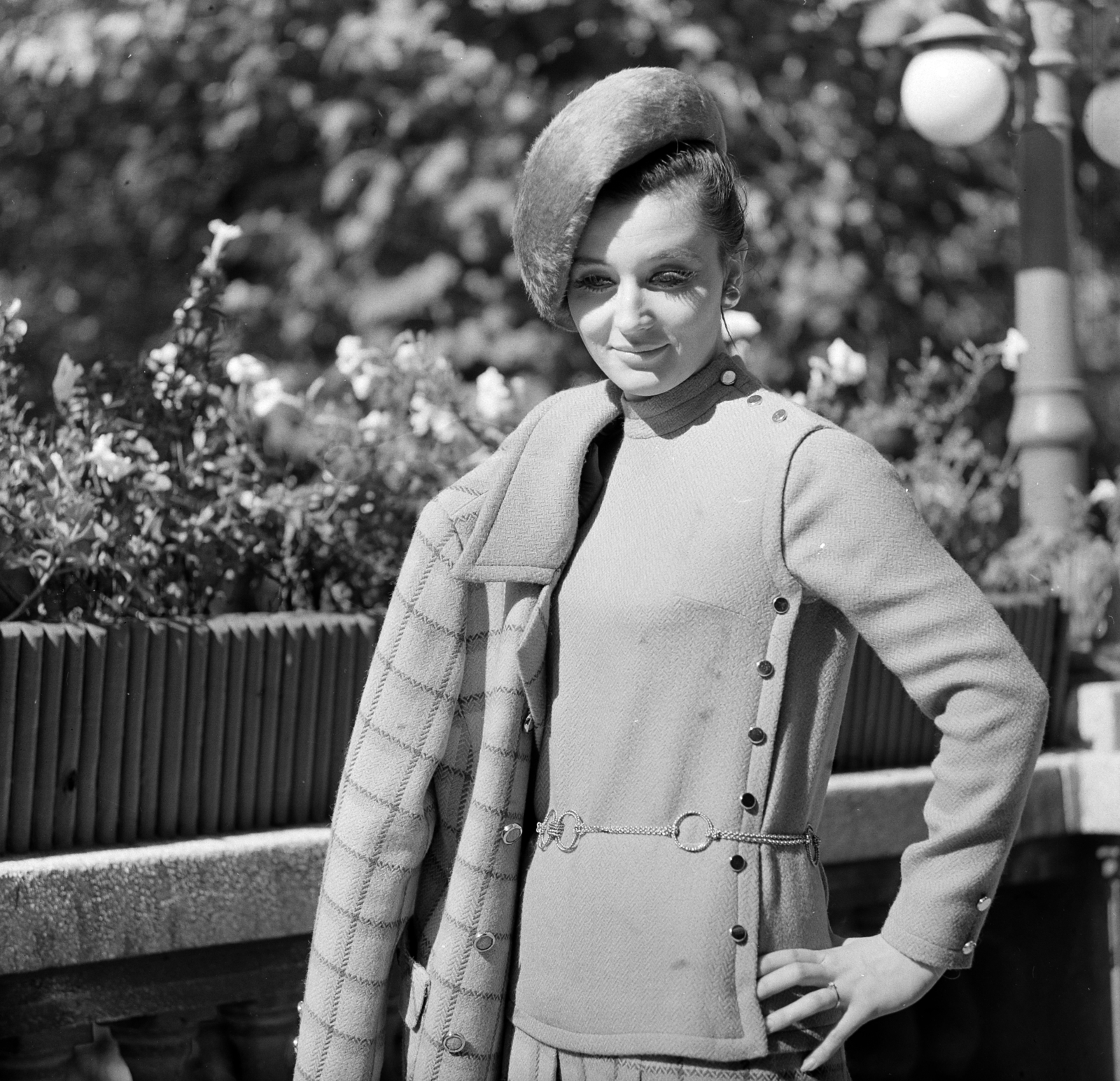 Hungary, Budapest XIV., a felvétel a Gundel Étterem teraszán készült., 1968, FŐFOTÓ, fashion, Budapest, fashion photography, Fortepan #207699