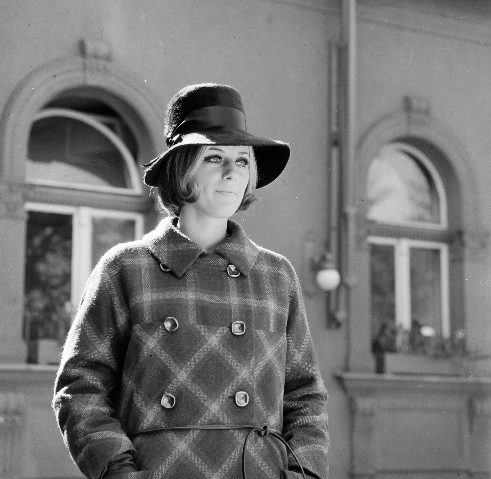 Hungary, Budapest XIV., a felvétel a Gundel Étterem teraszán készült., 1968, FŐFOTÓ, fashion, Budapest, fashion photography, Fortepan #207700