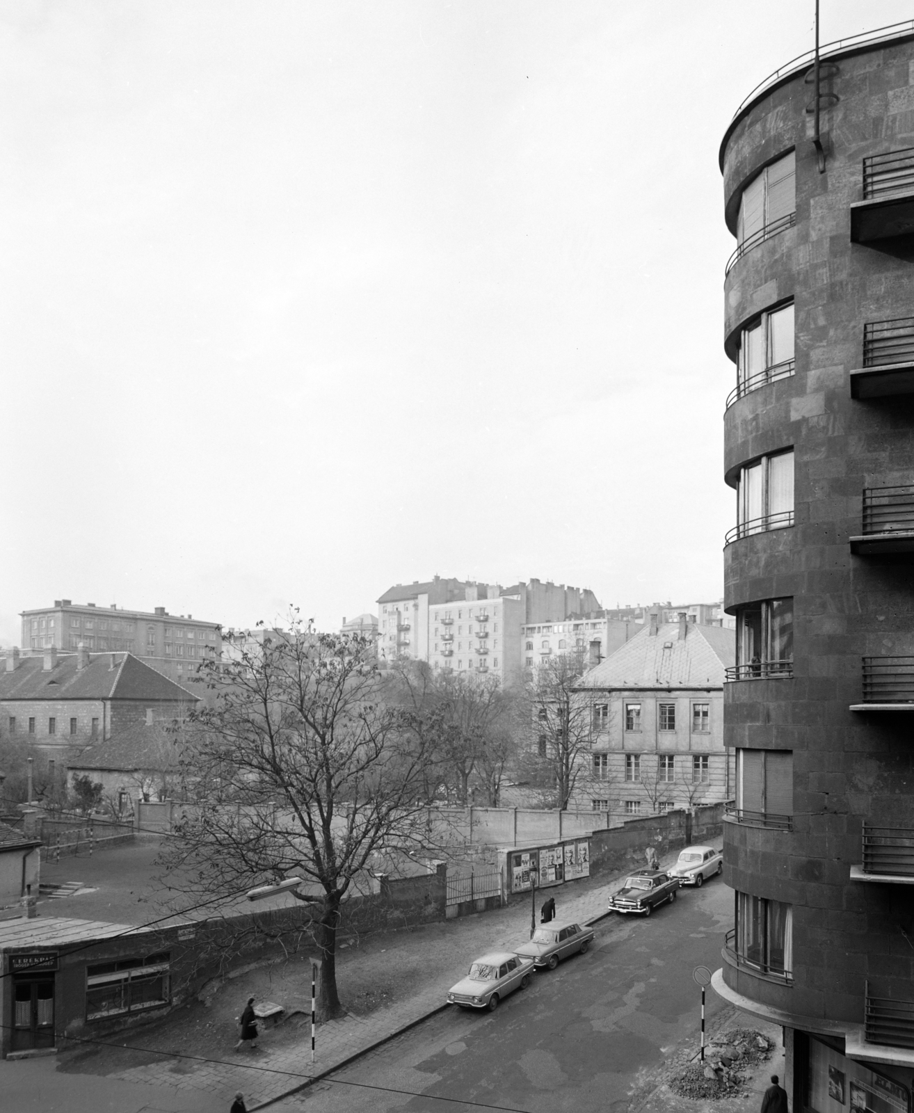 Hungary, Budapest II., Rómer Flóris utca, jobbra a Margit körút (Mártírok útja) 15-17. számú ház., 1968, FŐFOTÓ, Budapest, Fortepan #207819