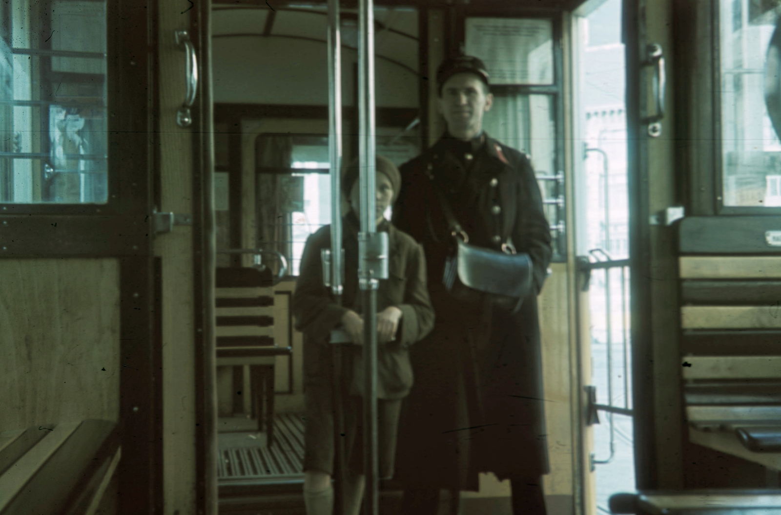 Hungary, A BSzKRT középajtós 3000-es motorkocsija., 1940, Fortepan, colorful, tram, conductor, Fortepan #20785