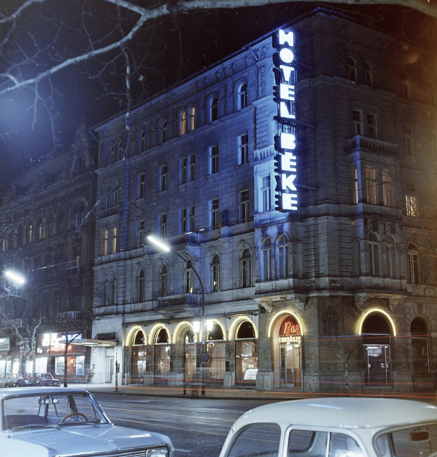 Magyarország, Budapest VI., Teréz körút 43. (Lenin körút 97.), Béke szálló, jobbra a Szondi utca., 1969, FŐFOTÓ, Budapest, Mercedes-márka, Opel Rekord B, Fortepan #207931