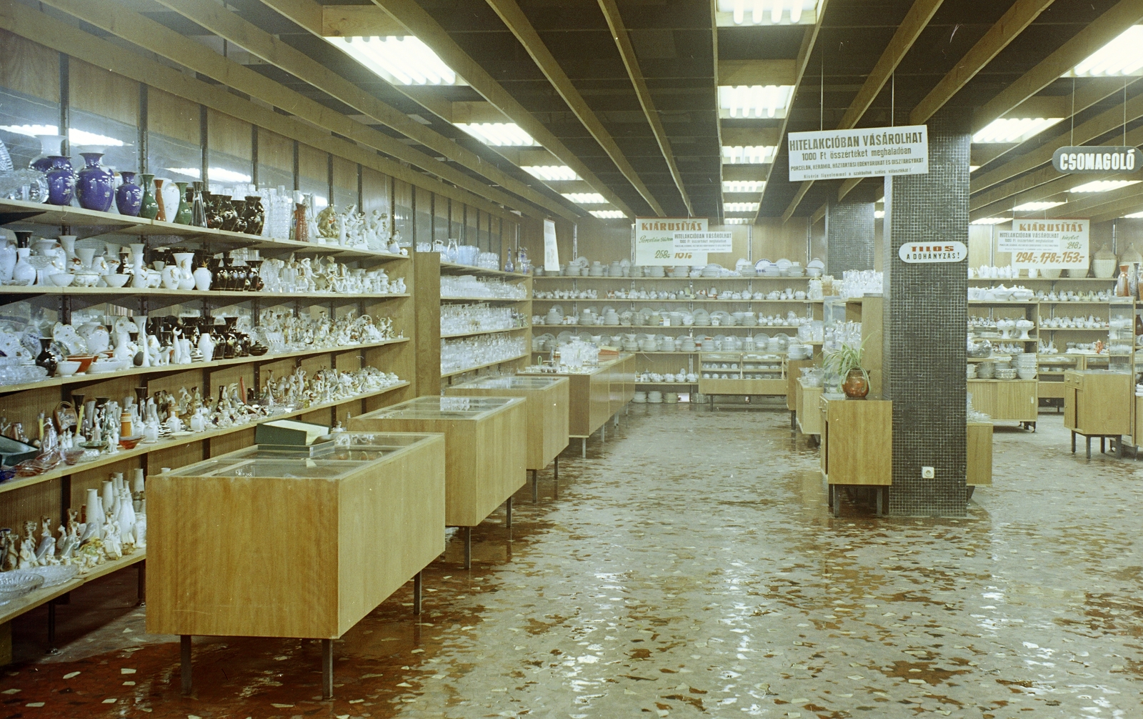 Hungary, Budapest VIII., Blaha Lujza tér, Corvin Áruház üveg- és porcelánáru osztály., 1969, FŐFOTÓ, Budapest, Fortepan #207944