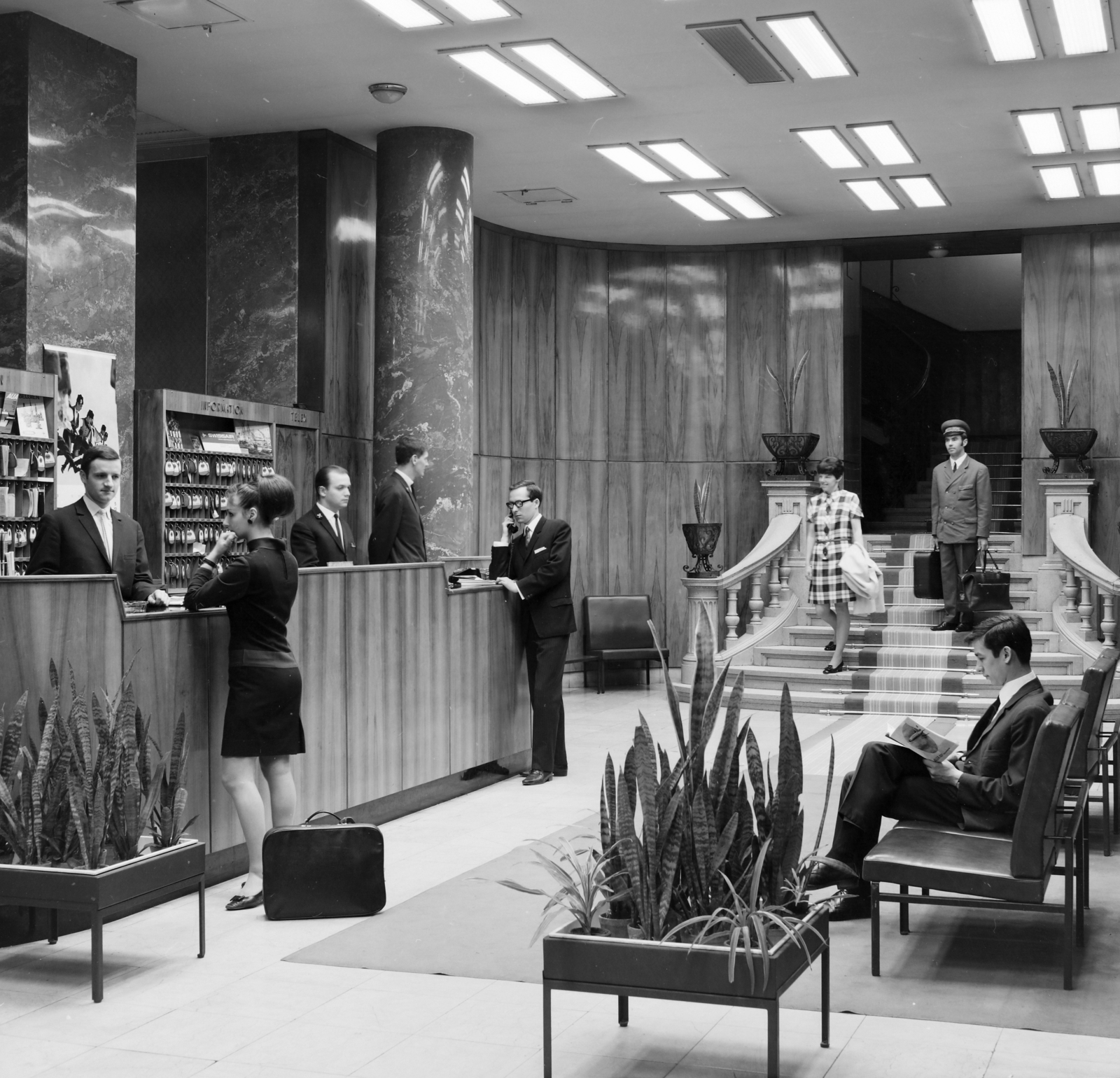 Hungary, Budapest VI., Teréz körút 43. (Lenin körút 97.), Béke szálló, recepció., 1969, FŐFOTÓ, Budapest, Fortepan #208002