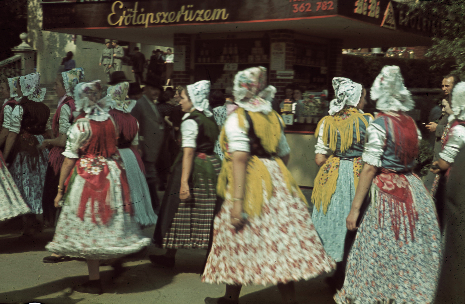 Hungary, Budapest XIV., 1942, Fortepan, colorful, international fair, folk costume, Budapest, Mözs folk costume, Fortepan #20803