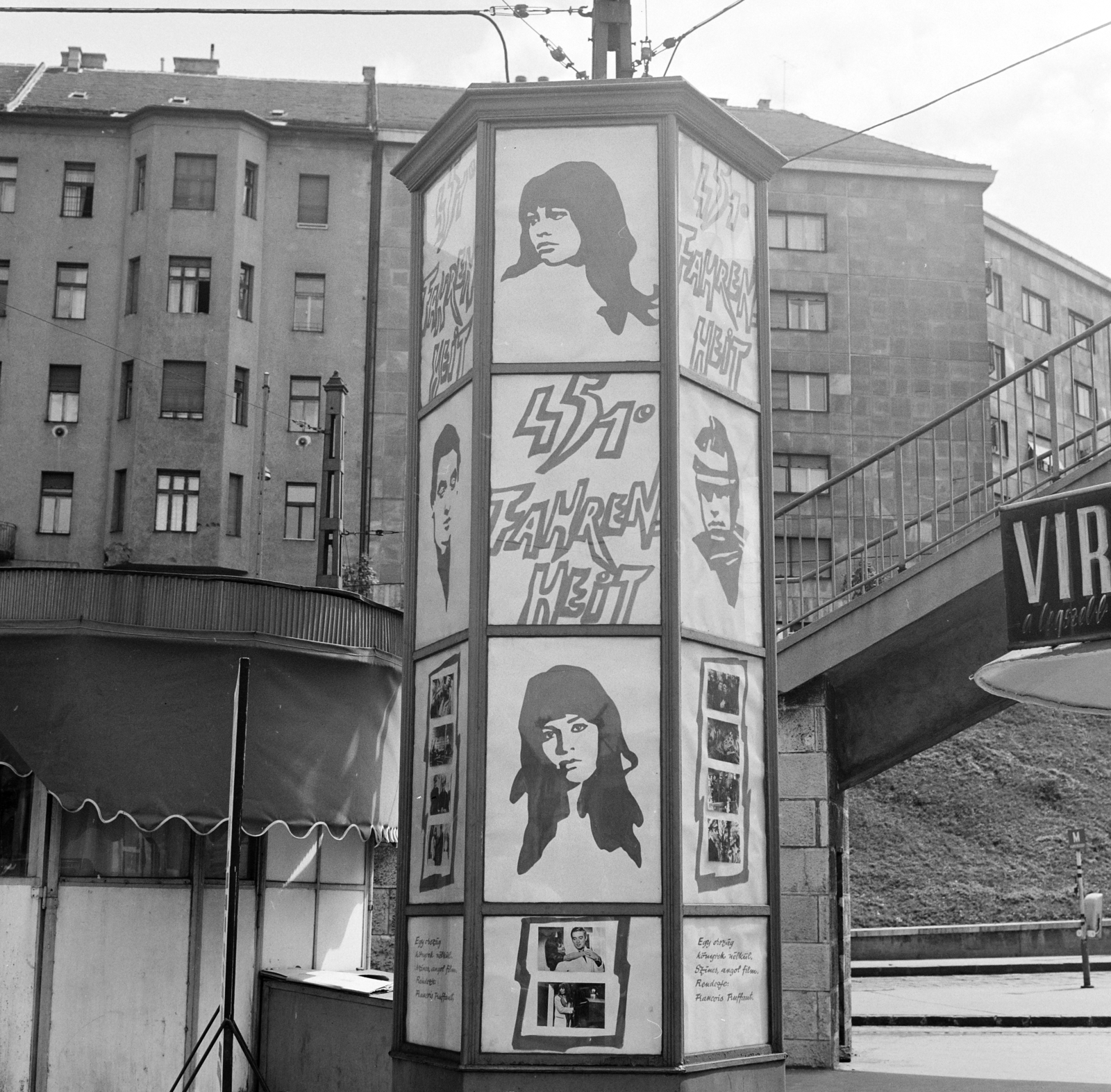 Hungary, Budapest II.,Budapest I., Széll Kálmán (Moszkva) tér, a Fővárosi Moziüzemi Vállalat (FŐMO) által forgalmazott film hirdetése. Háttérben a Vérmező úti házak., 1969, FŐFOTÓ, Budapest, movie poster, Fortepan #208044