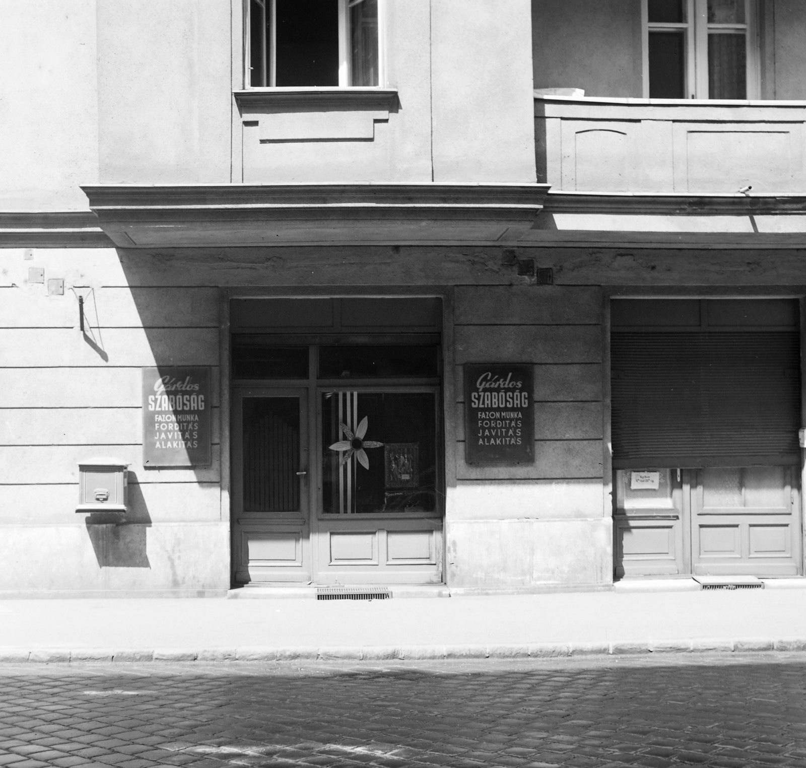 Magyarország, Budapest XIII., a Balzac utca 30-as számú ház Hegedűs Gyula utcai homlokzata., 1969, FŐFOTÓ, Budapest, Fortepan #208184