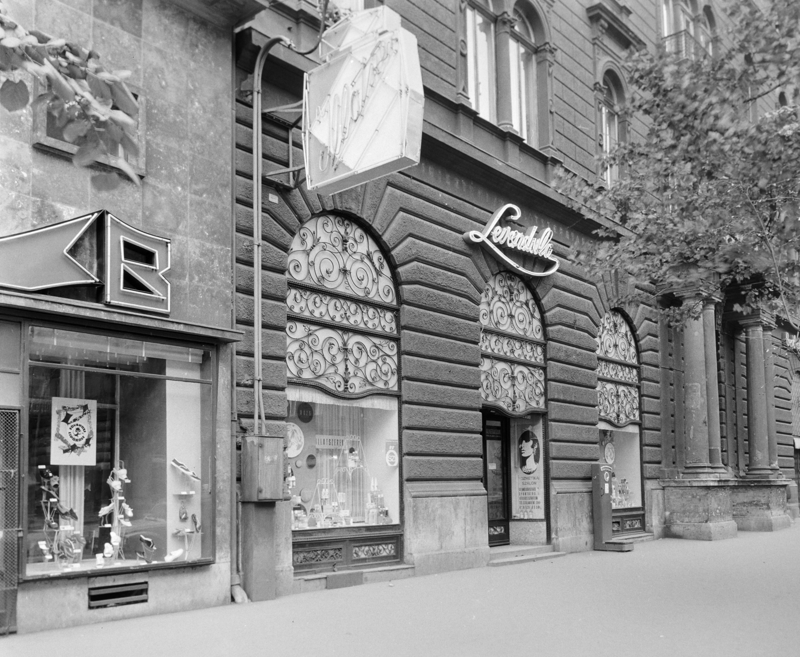 Magyarország, Budapest VII., Erzsébet (Lenin) körút 21., Levendula illatszerbolt, kozmetikai szalon., 1969, FŐFOTÓ, Budapest, Fortepan #208199