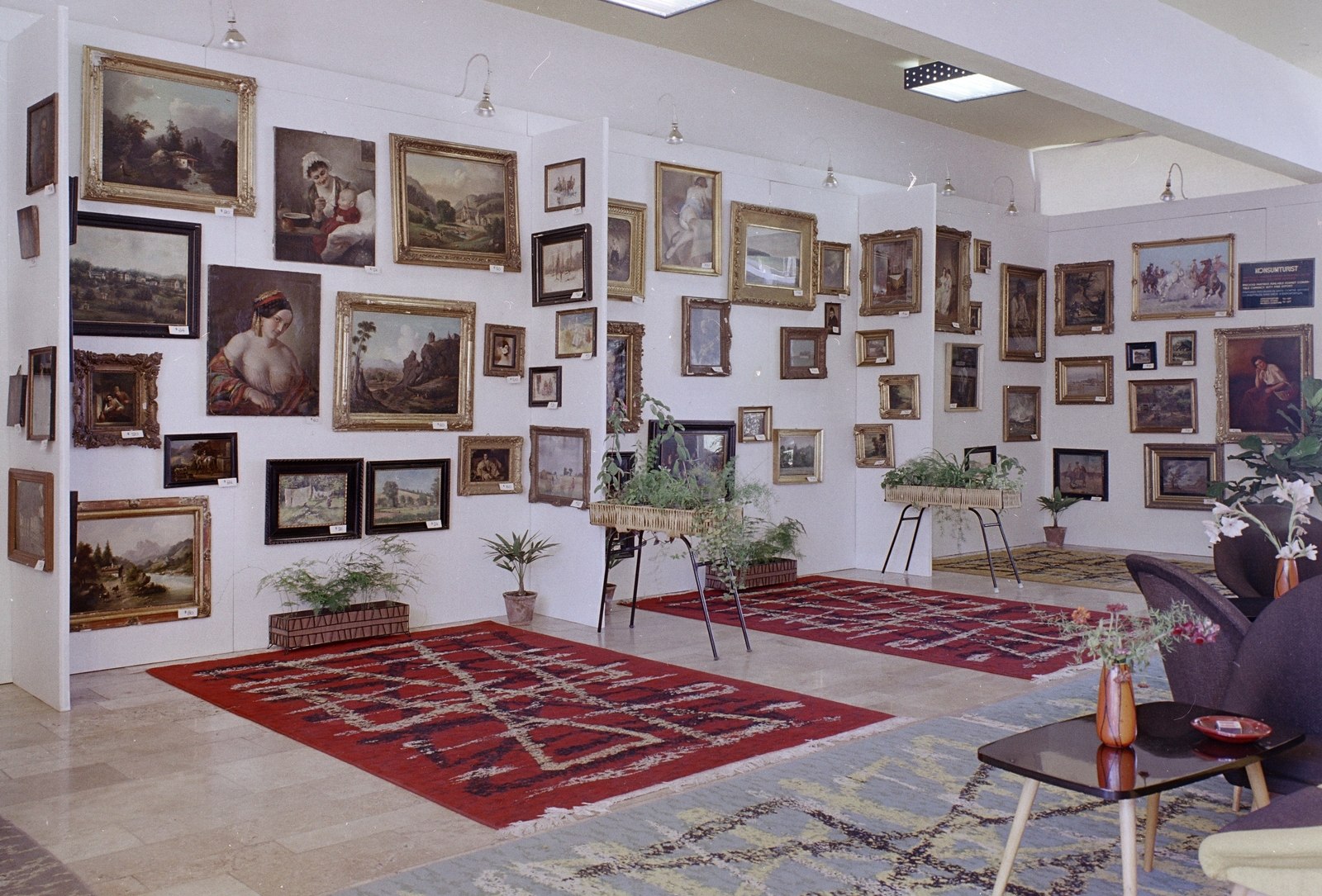 Hungary, Budapest XII., Csörsz utca 18., Magyar Optikai Művek (MOM) Szakasits Árpád Művelődési Háza. A Bizományi Áruház Vállat (BÁV) művészeti aukciós kiállítása., 1969, FŐFOTÓ, Budapest, Fortepan #208265