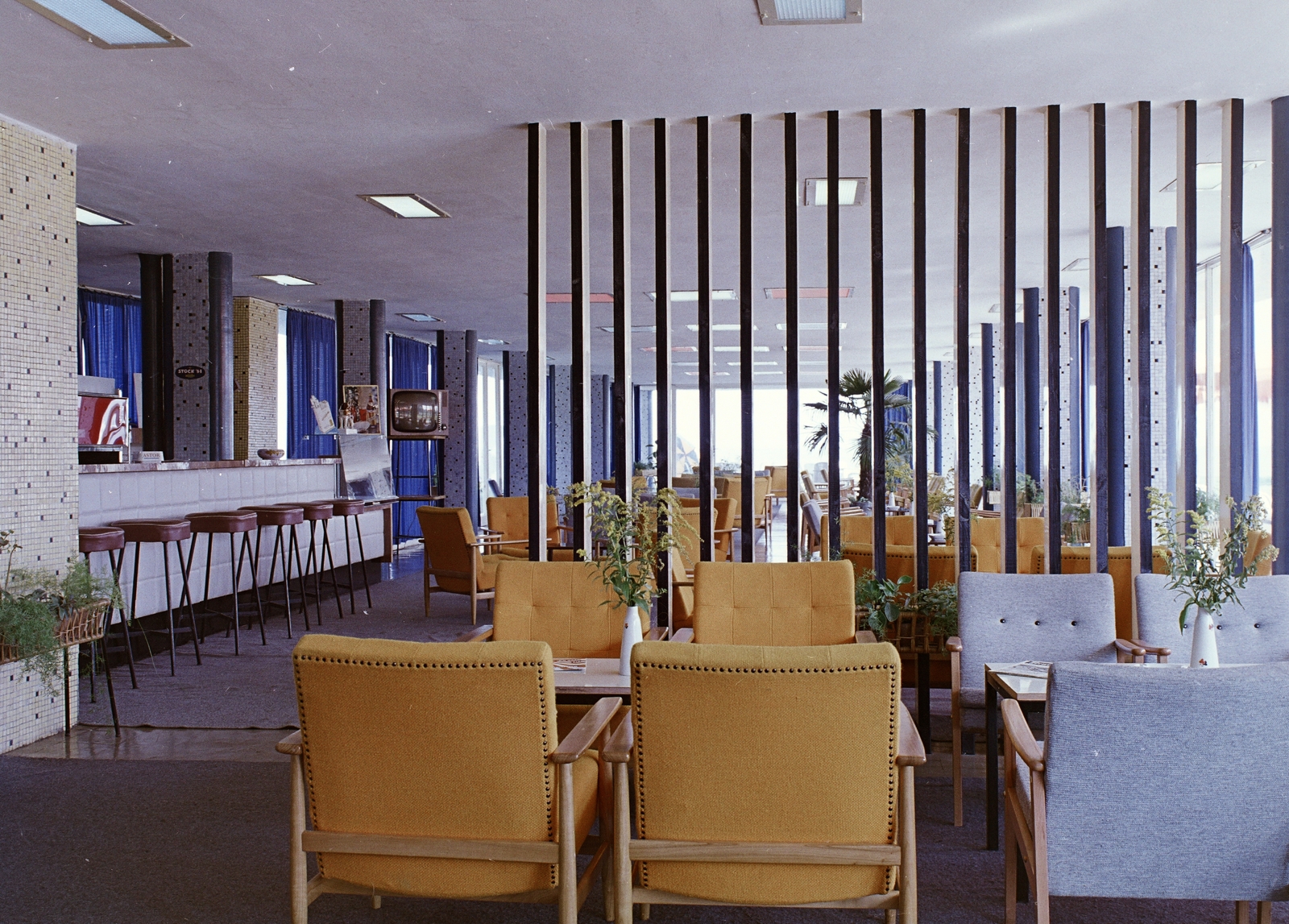 Magyarország,Balaton, Szántód, Szent István utca 2., a Touring Hotel hallja és eszpresszója., 1969, FŐFOTÓ, Fortepan #208280