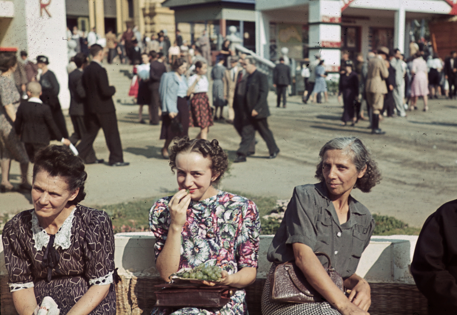 Magyarország, Városliget,Budapesti Nemzetközi Vásár, Budapest XIV., 1942, Fortepan, színes, nemzetközi vásár, Budapest, Fortepan #20831