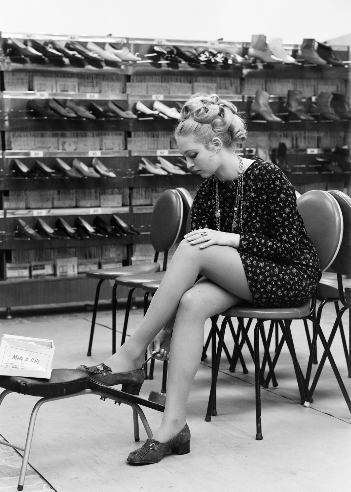 Hungary, Tuboly Kati manöken., 1969, FŐFOTÓ, shoe, advertising photography, Fortepan #208385