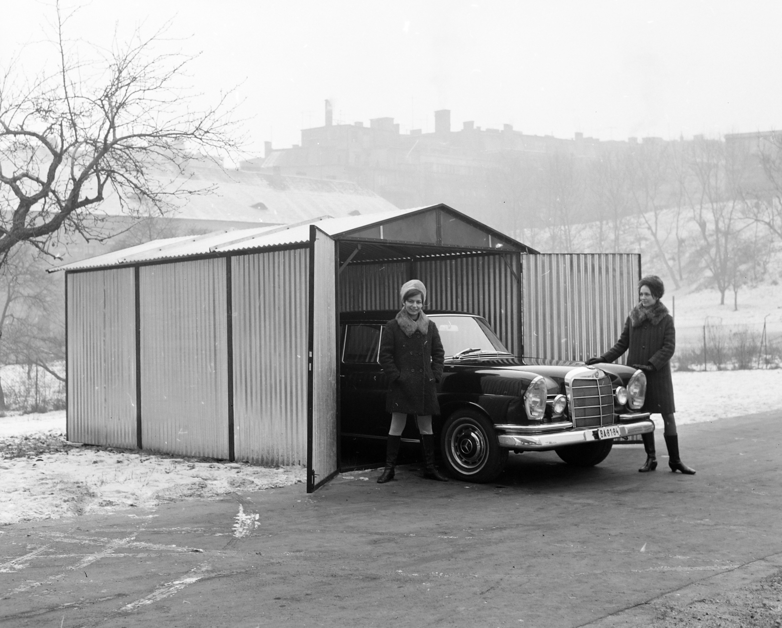 Hungary, Budapest II., Rómer Flóris utca az Autóklub székház mellett., 1969, FŐFOTÓ, Mercedes-brand, Budapest, Best of, Fortepan #208405