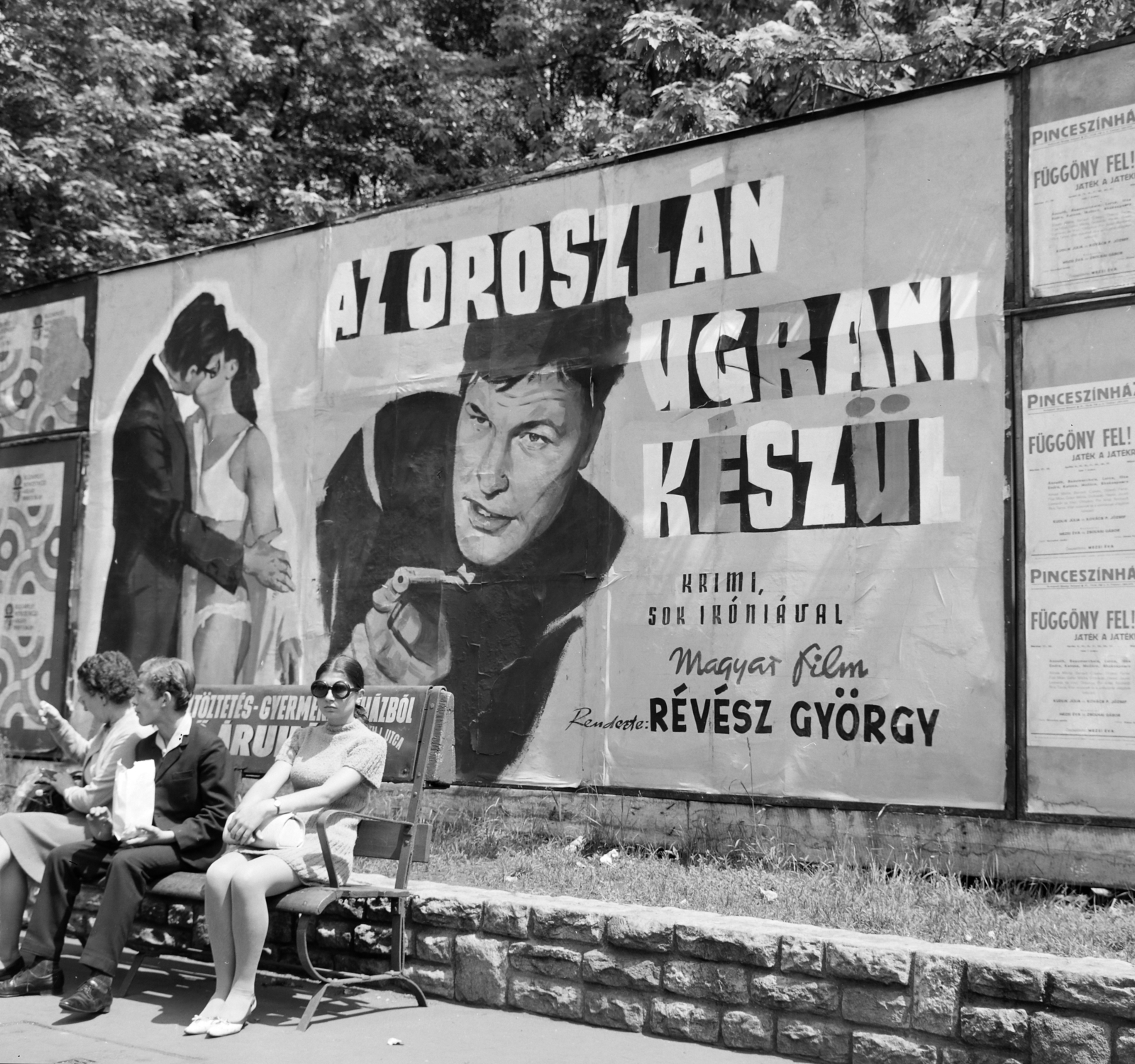 Magyarország, Budapest VIII., Múzeum körút az Astoria kereszteződés közelében, a palánk mögött a metróépítés területe. A Fővárosi Moziüzemi Vállalat (FŐMO) által forgalmazott film plakátja., 1969, FŐFOTÓ, Budapest, Best of, Fortepan #208426