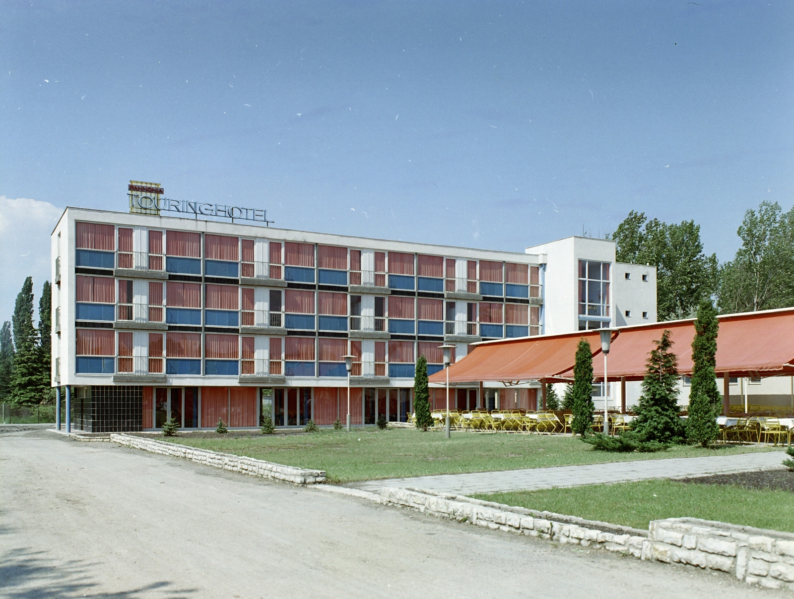 Magyarország,Balaton, Zamárdi, Petőfi Sándor utca 18., a Touring Hotel., 1969, FŐFOTÓ, Fortepan #208460