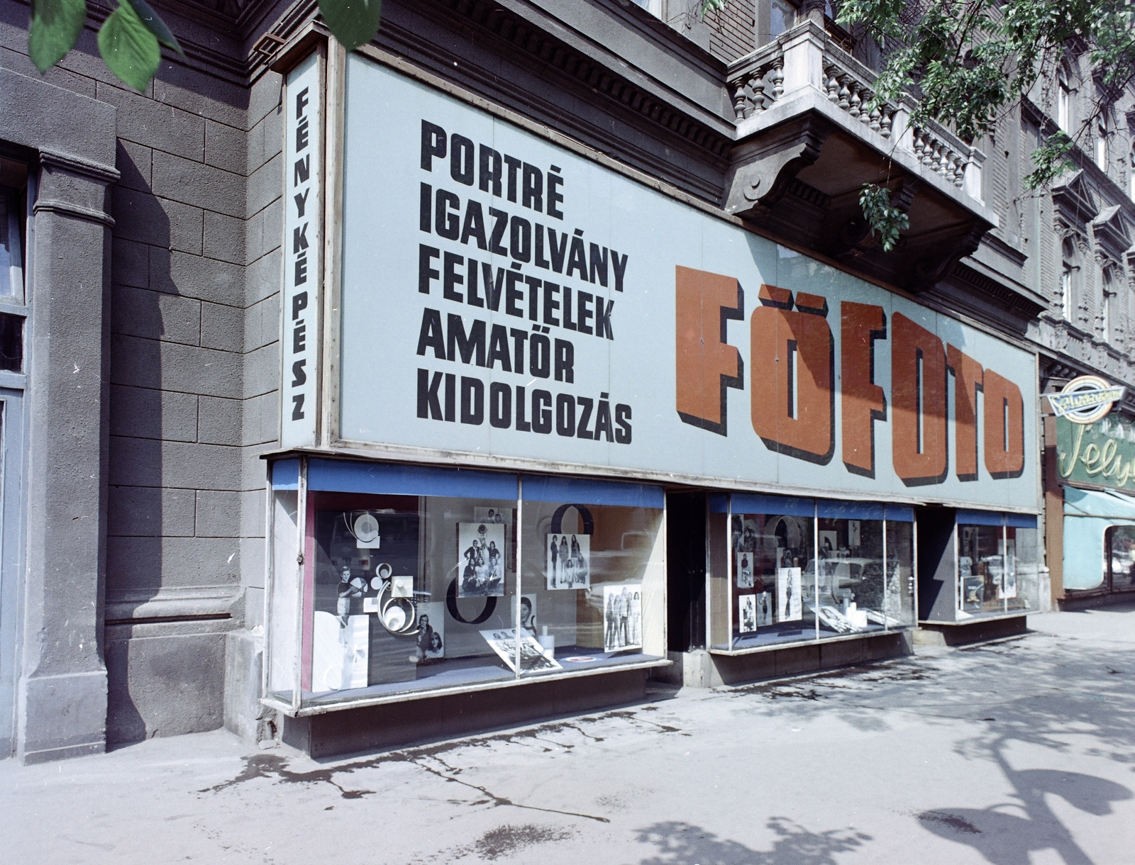 Magyarország, Budapest VII., Erzsébet (Lenin) körút 50., a Fővárosi Fotó Vállalat (FŐFOTÓ) műterme., 1969, FŐFOTÓ, Budapest, Best of, bolt, műterem, Fortepan #208479