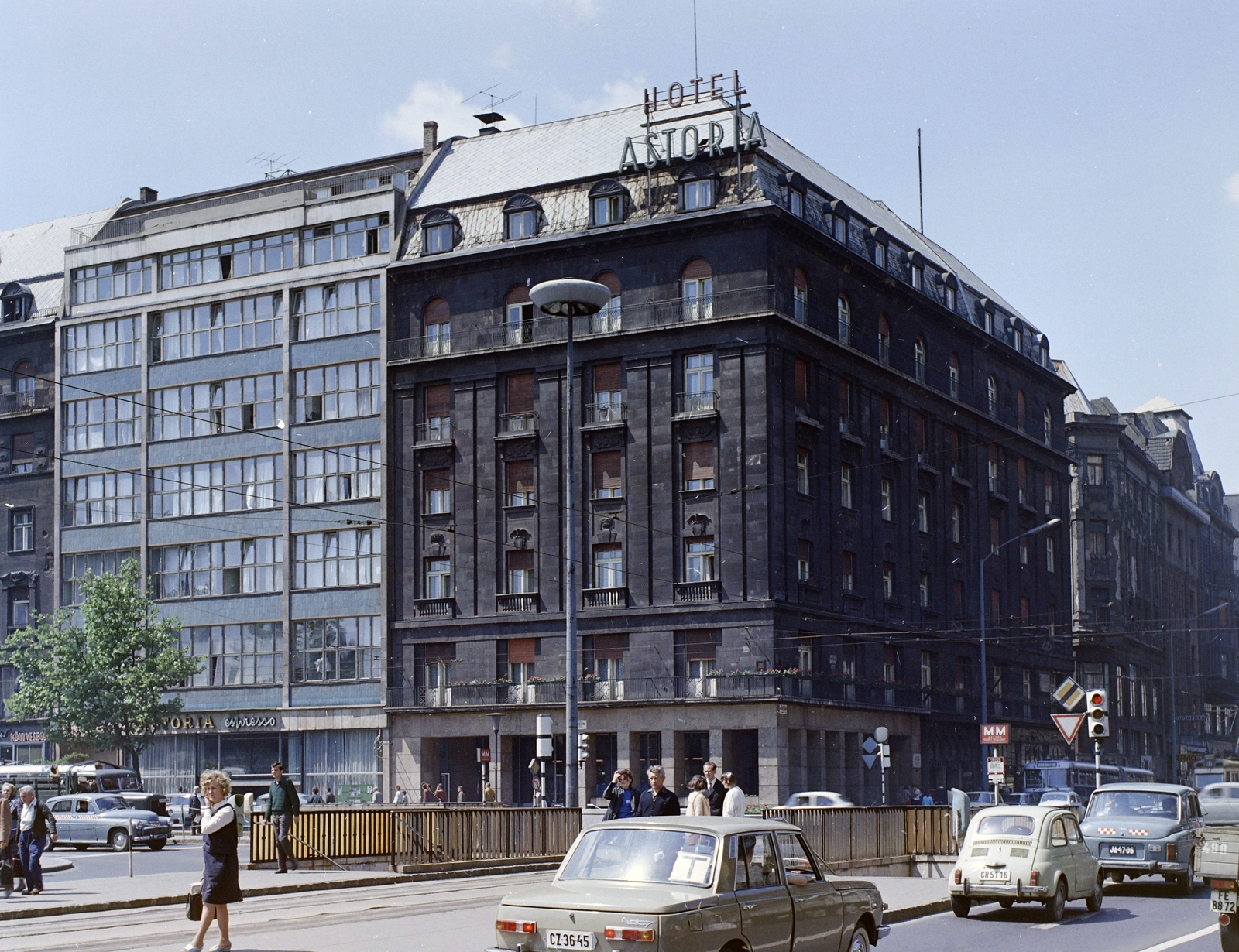 Magyarország, Budapest V.,Budapest VII.,Budapest VIII., Rákóczi út, villamosmeálló az Astoria kereszteződésnél., 1969, FŐFOTÓ, Budapest, Fortepan #208511