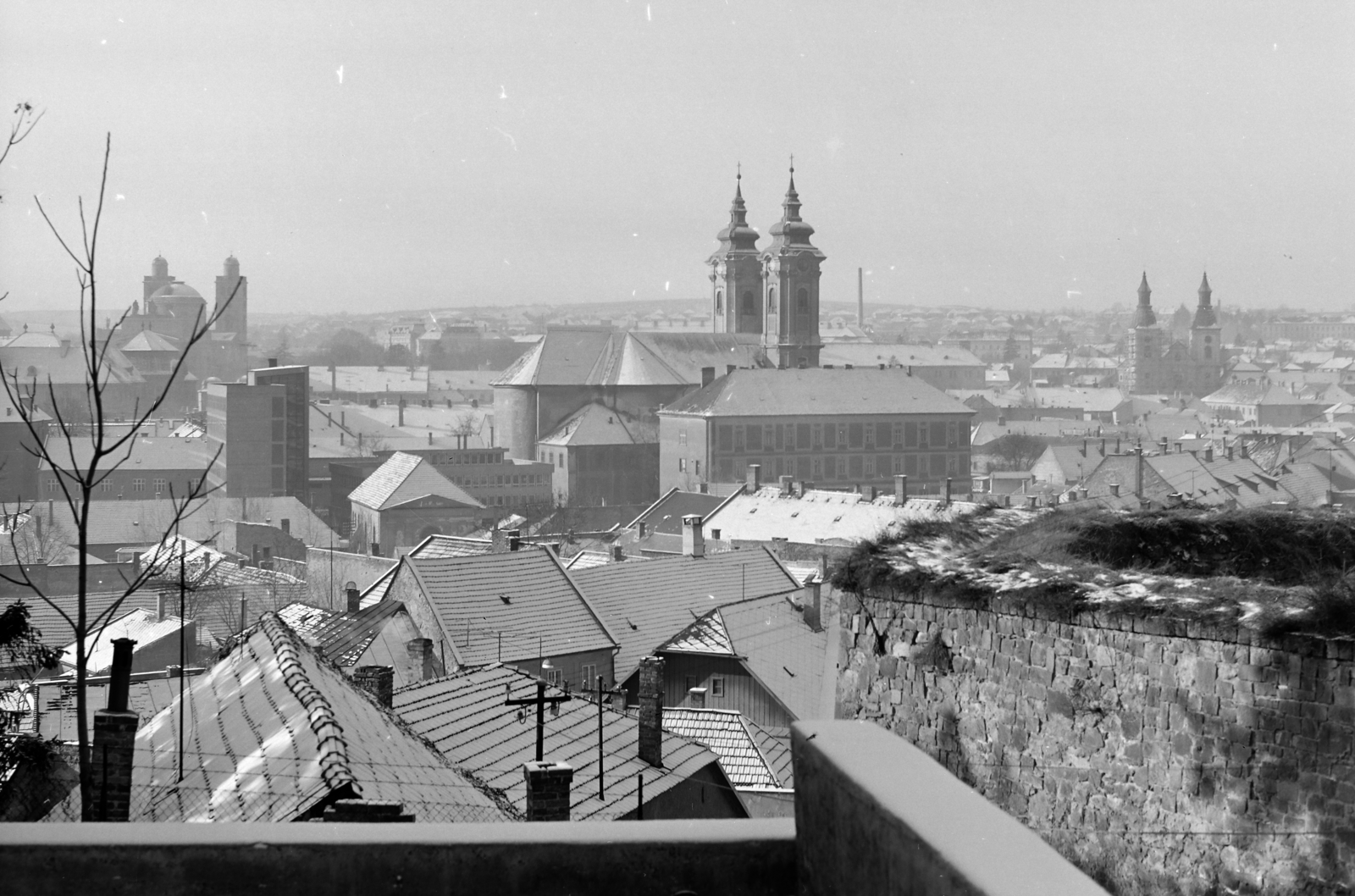 Hungary, Eger, kilátás a várból. Balra a Főszékesegyház, szemben a Minorita templom, jobbra a Ciszterci templom., 1969, FŐFOTÓ, Fortepan #208540