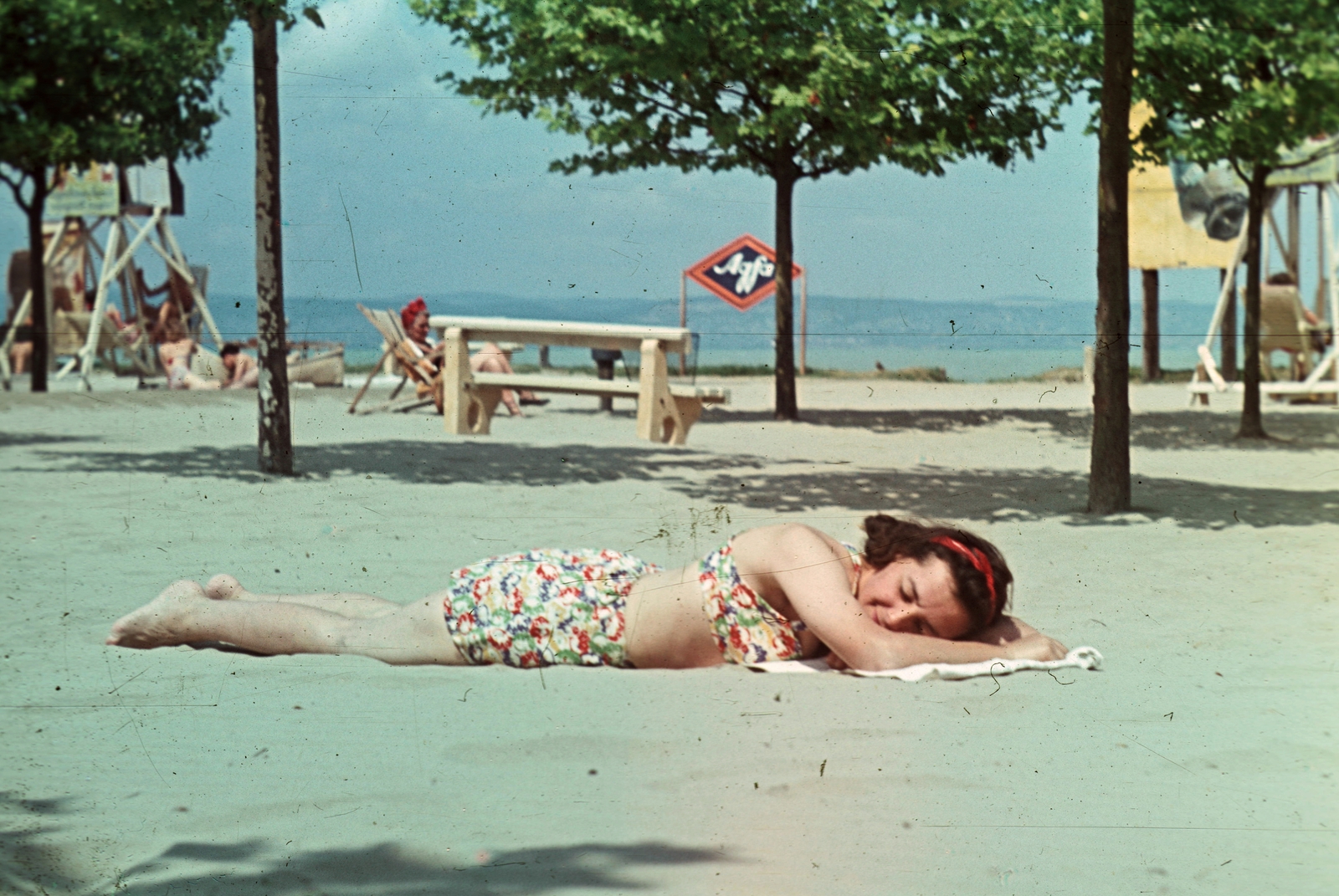 Hungary,Lake Balaton, Siófok, Strand., 1940, Fortepan, beach, bathing suit, colorful, sunbathe, Agfa-brand, Fortepan #20856