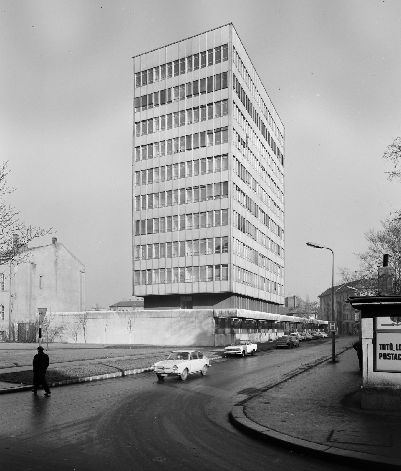Magyarország, Budapest VIII., Üllői út, szemben a Szigony utcában a Kísérleti Orvostudományi Kutató Intézet épülete., 1969, FŐFOTÓ, Budapest, Fortepan #208564