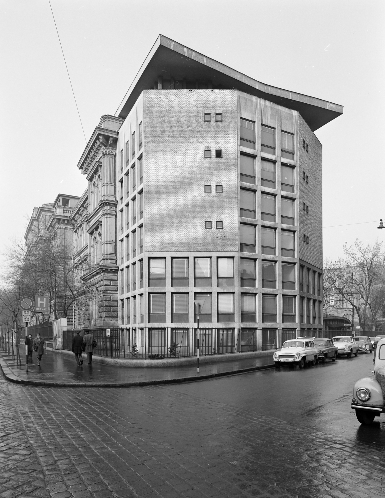 Hungary, Budapest VIII., Üllői út - Mária utca sarok, BOTE (később Semmelweis Egyetem) Bőrgyógyászati Klinika, az épület felújítása után., 1969, FŐFOTÓ, Budapest, Fortepan #208571