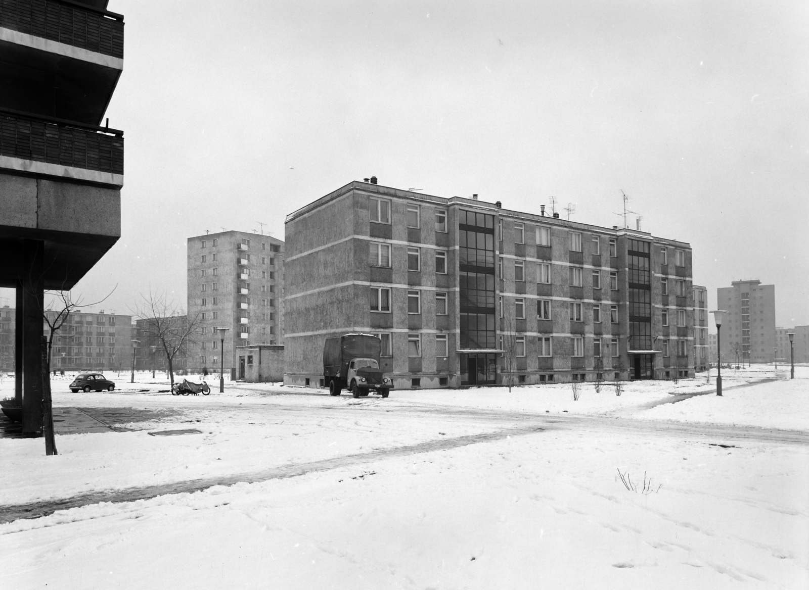 Hungary, Budapest IX., József Attila lakótelep, balra az Üllői út 149., jobbra a Dési Huber utca 4-es számú ház., 1969, FŐFOTÓ, Budapest, Fortepan #208610