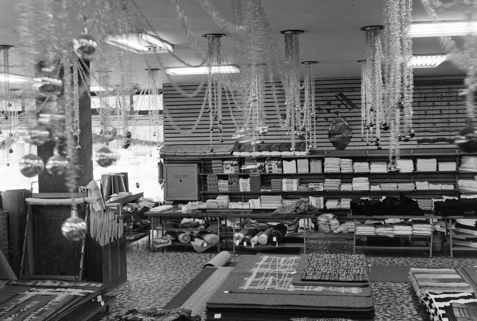 1969, FŐFOTÓ, karácsony, dekoráció, tűzcsap, szőnyeg, ágynemű, Fortepan #208611