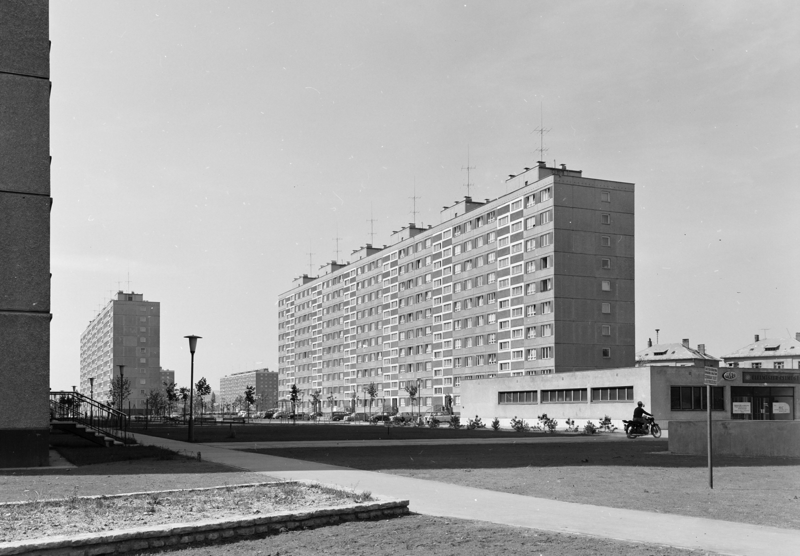 Hungary, Budapest XI., Bártfai utcai panelházak, jobbra a Tétényi út melletti lakóházak teteje látszik., 1969, FŐFOTÓ, Budapest, Kelenföld housing complex, Fortepan #208641