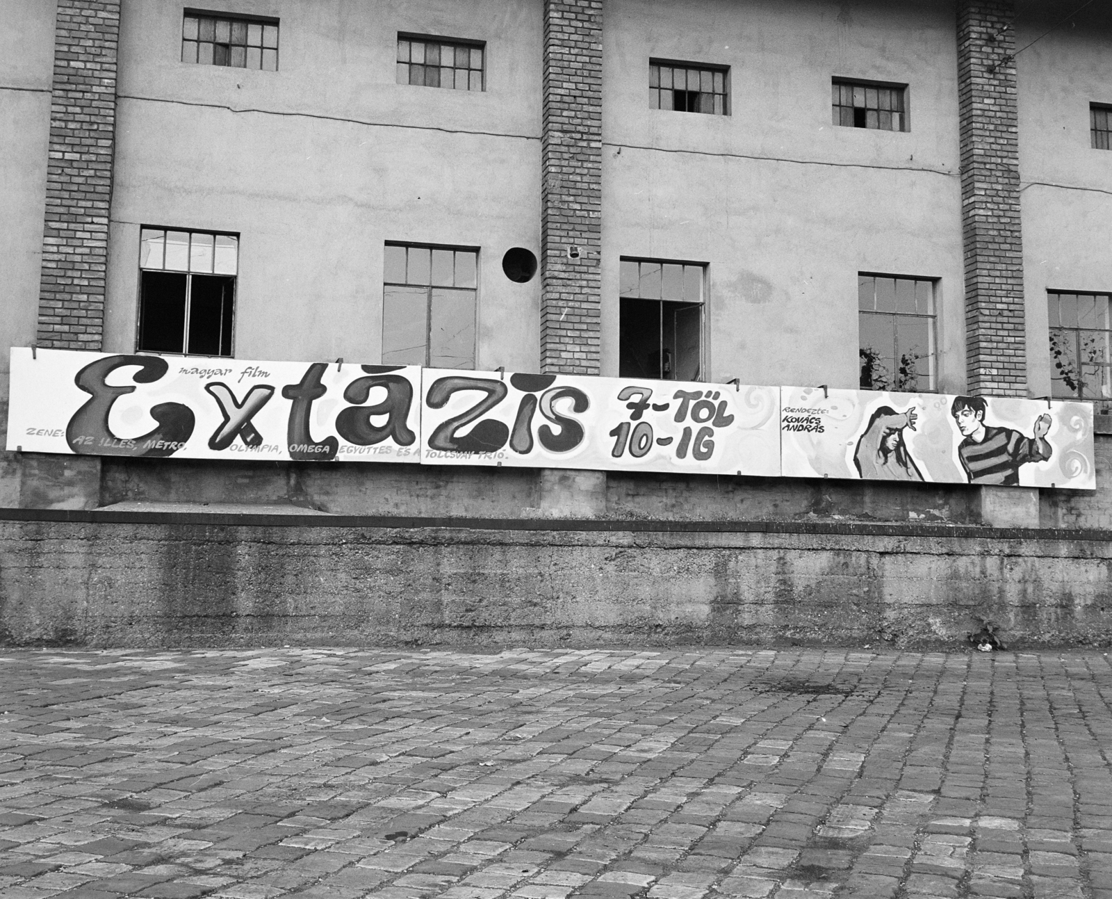 Magyarország, Budapest VIII., Orczy tér, Józsefvárosi pályaudvar. A Fővárosi Moziüzemi Vállalat (FŐMO) által forgalmazott film plakátja., 1969, FŐFOTÓ, Budapest, filmplakát, Fortepan #208666