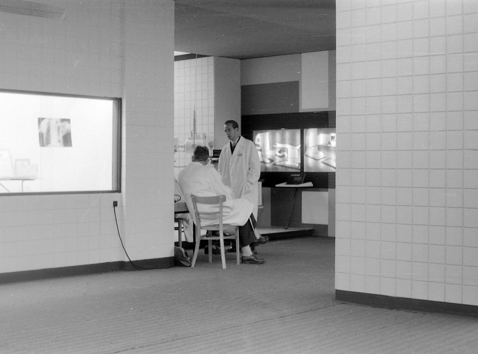 1959, Wein Sarolta, workplace, doctor, genre painting, furniture, interior, overall, x-ray machine, Fortepan #20868