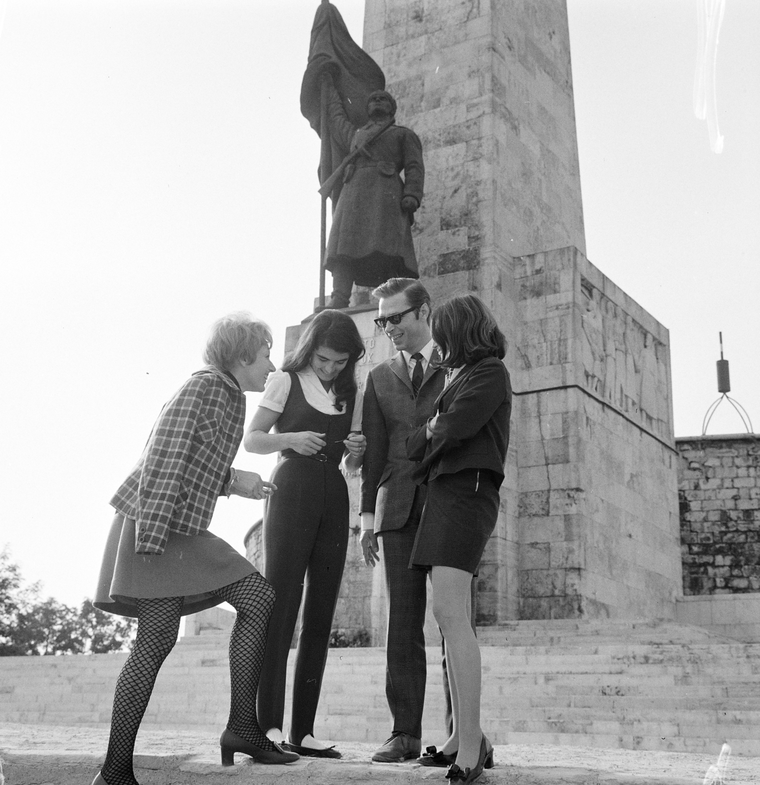 Magyarország, Gellérthegy, Budapest XI., a felvétel a Felszabadulási Emlékmű előtt készült., 1969, FŐFOTÓ, Budapest, Fortepan #208683