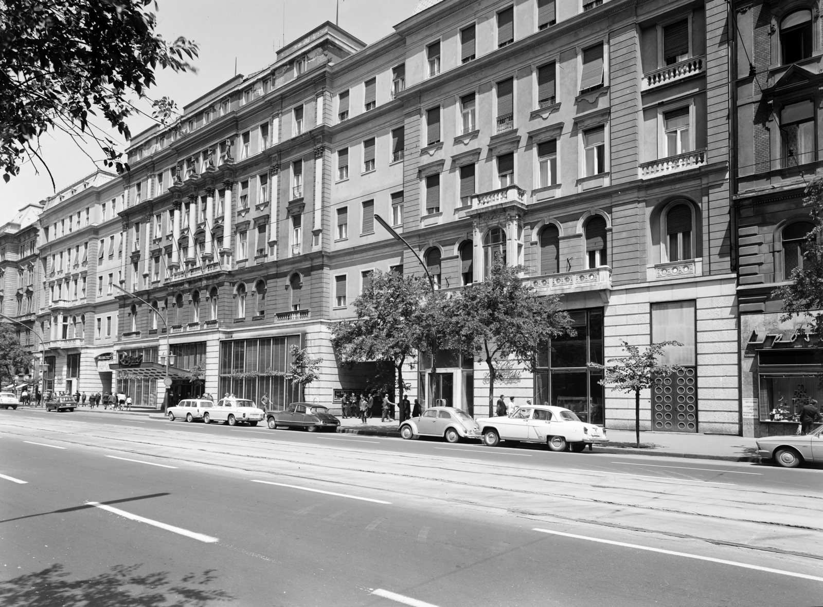 Magyarország, Budapest VII., Erzsébet (Lenin) körút, szemben a Royal szálló., 1969, FŐFOTÓ, Budapest, Fortepan #208775